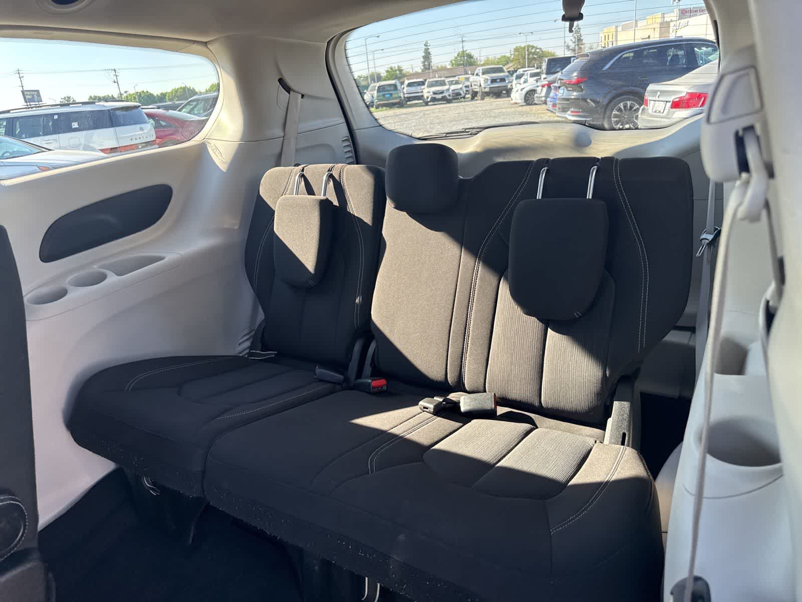 Thumbnail: 2023 Chrysler Voyager - 15