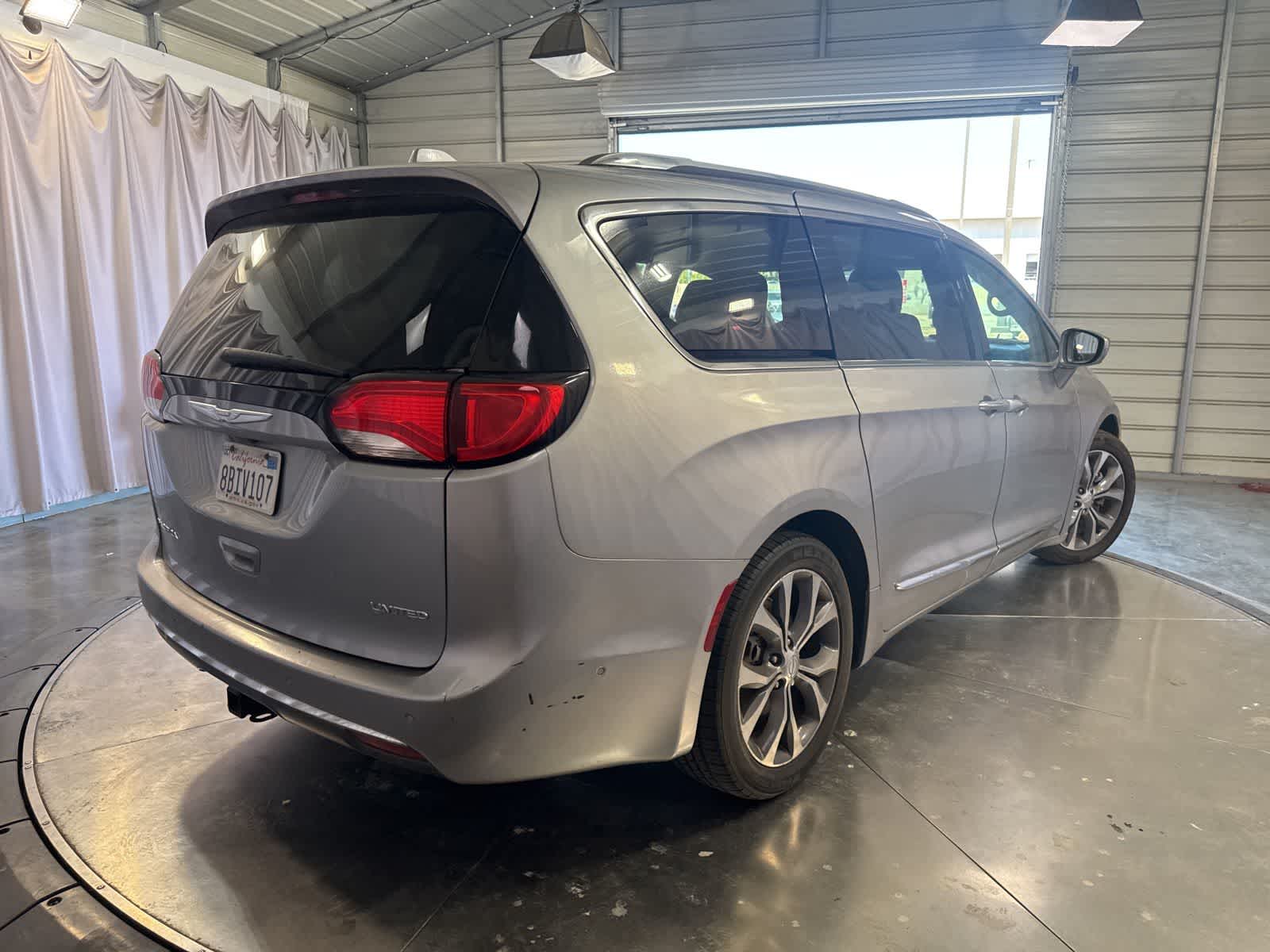 Thumbnail: 2017 Chrysler Pacifica - 5