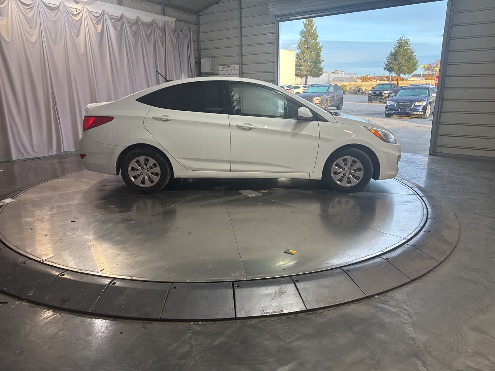 Thumbnail: 2015 Hyundai Accent - 3