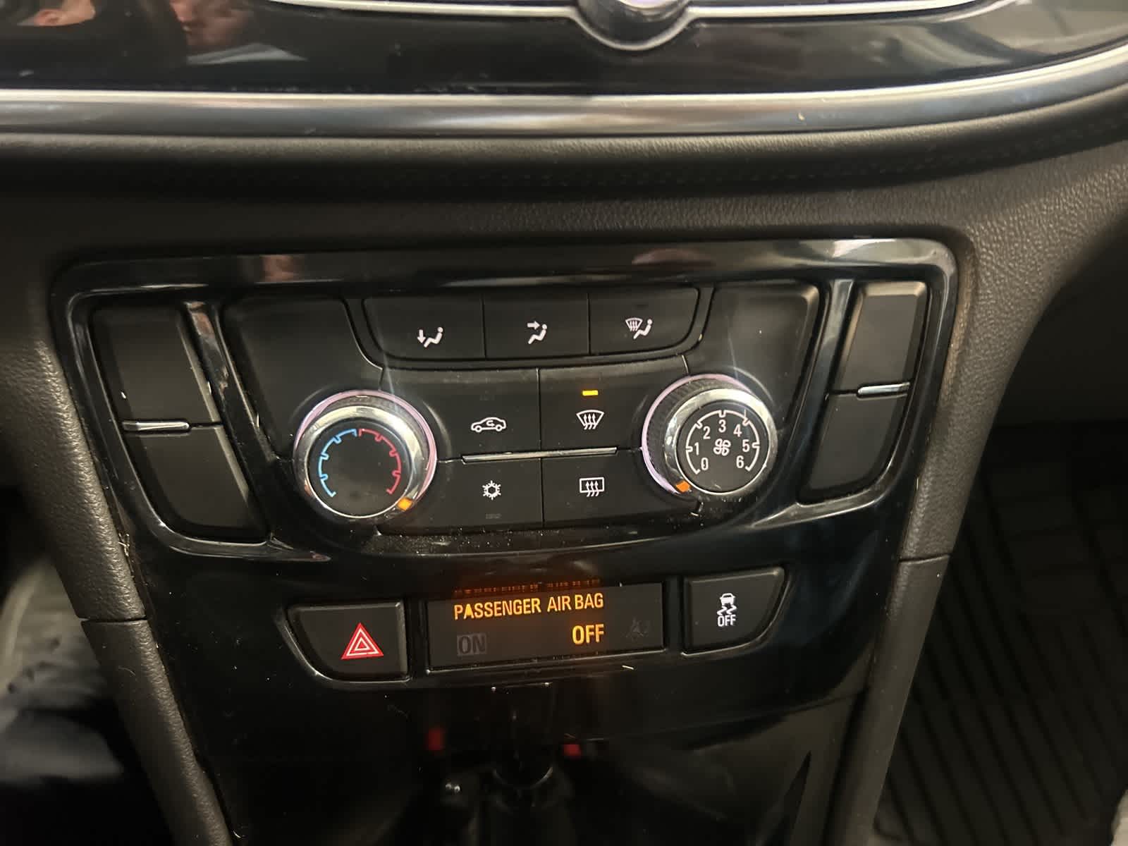 Thumbnail: 2018 Buick Encore - 28