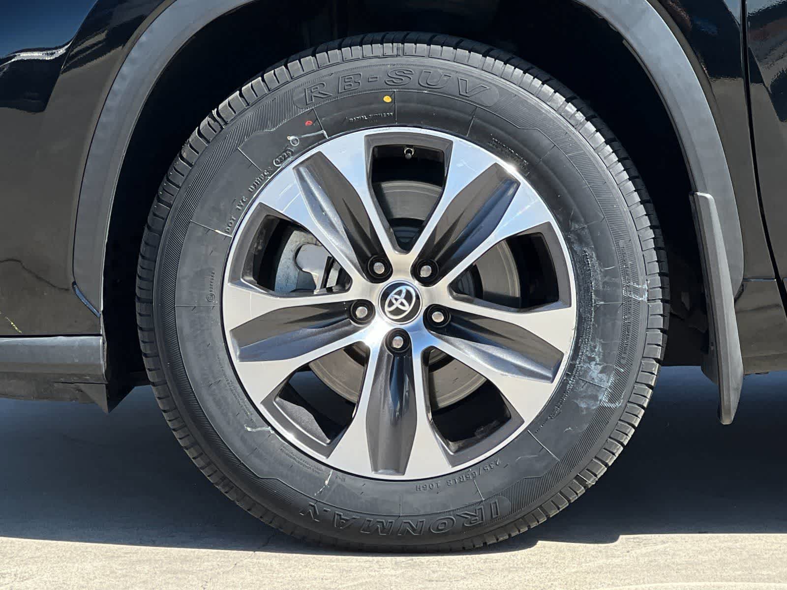 Thumbnail: 2021 Toyota Highlander - 29