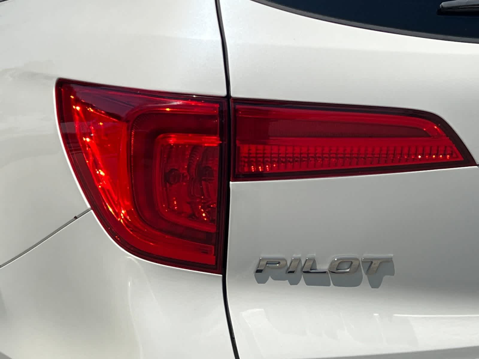 Thumbnail: 2018 Honda Pilot - 28