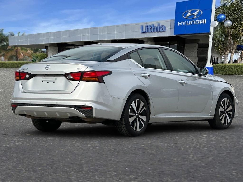 Used 2022 Nissan Altima 2.5 SV Sedan