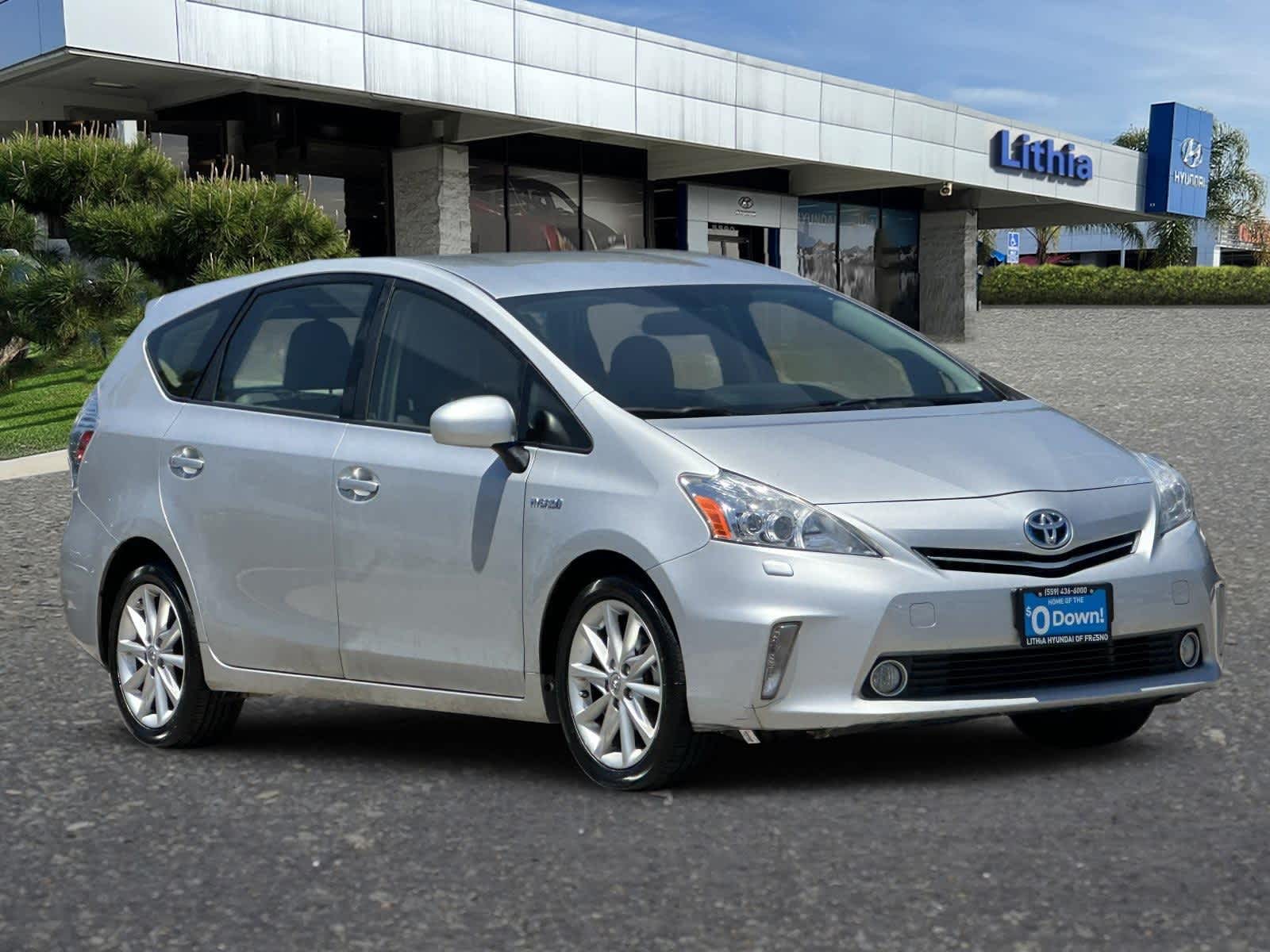 Thumbnail: 2014 Toyota Prius v - 9