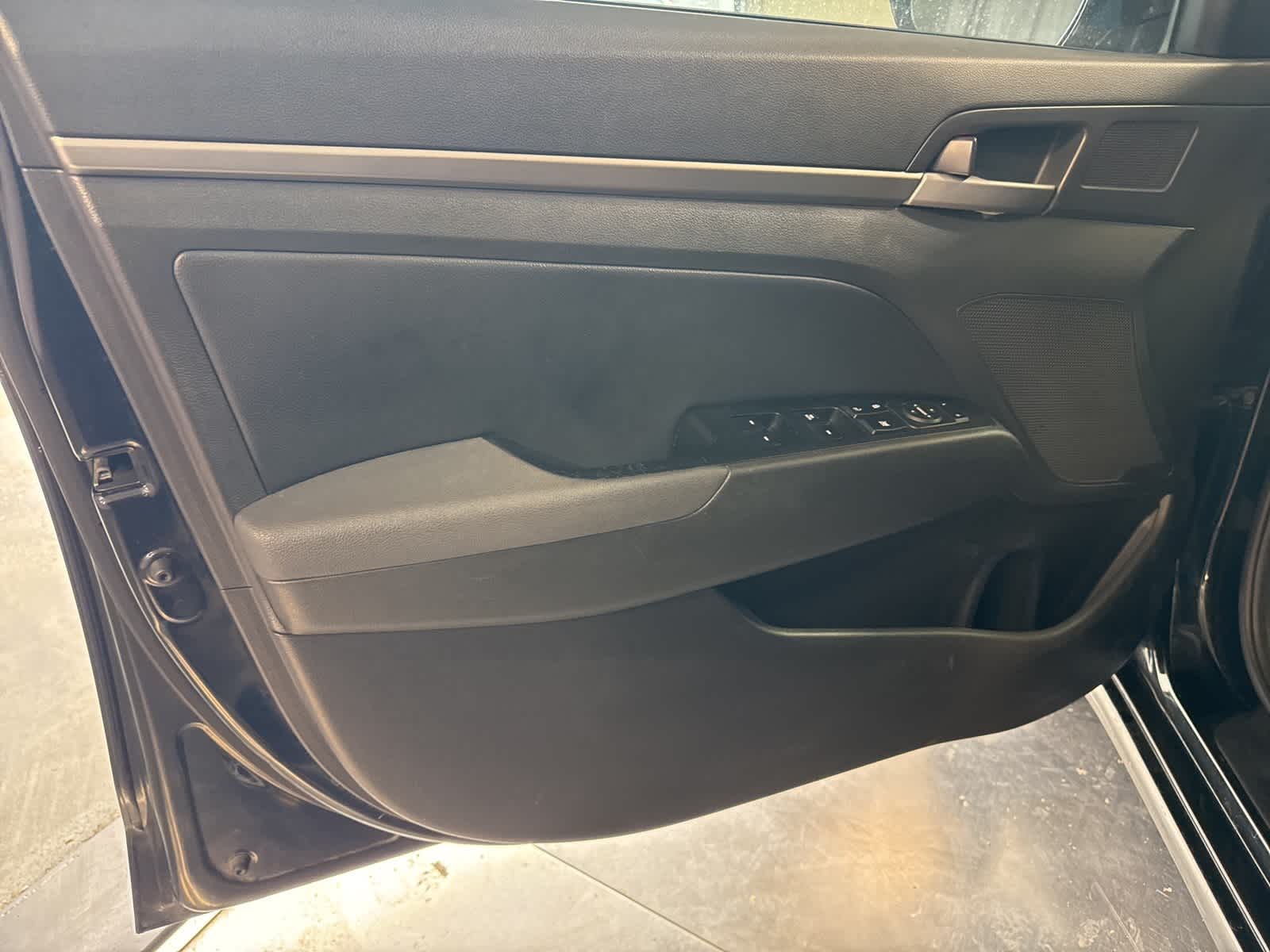 Thumbnail: 2017 Hyundai Elantra - 20