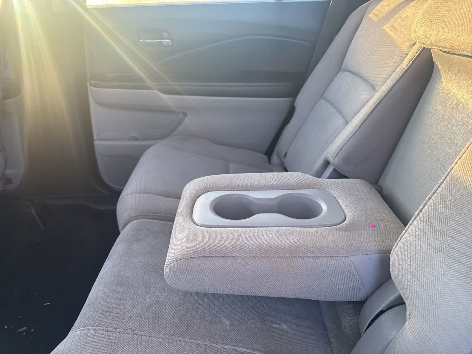 Thumbnail: 2017 Honda Pilot - 17