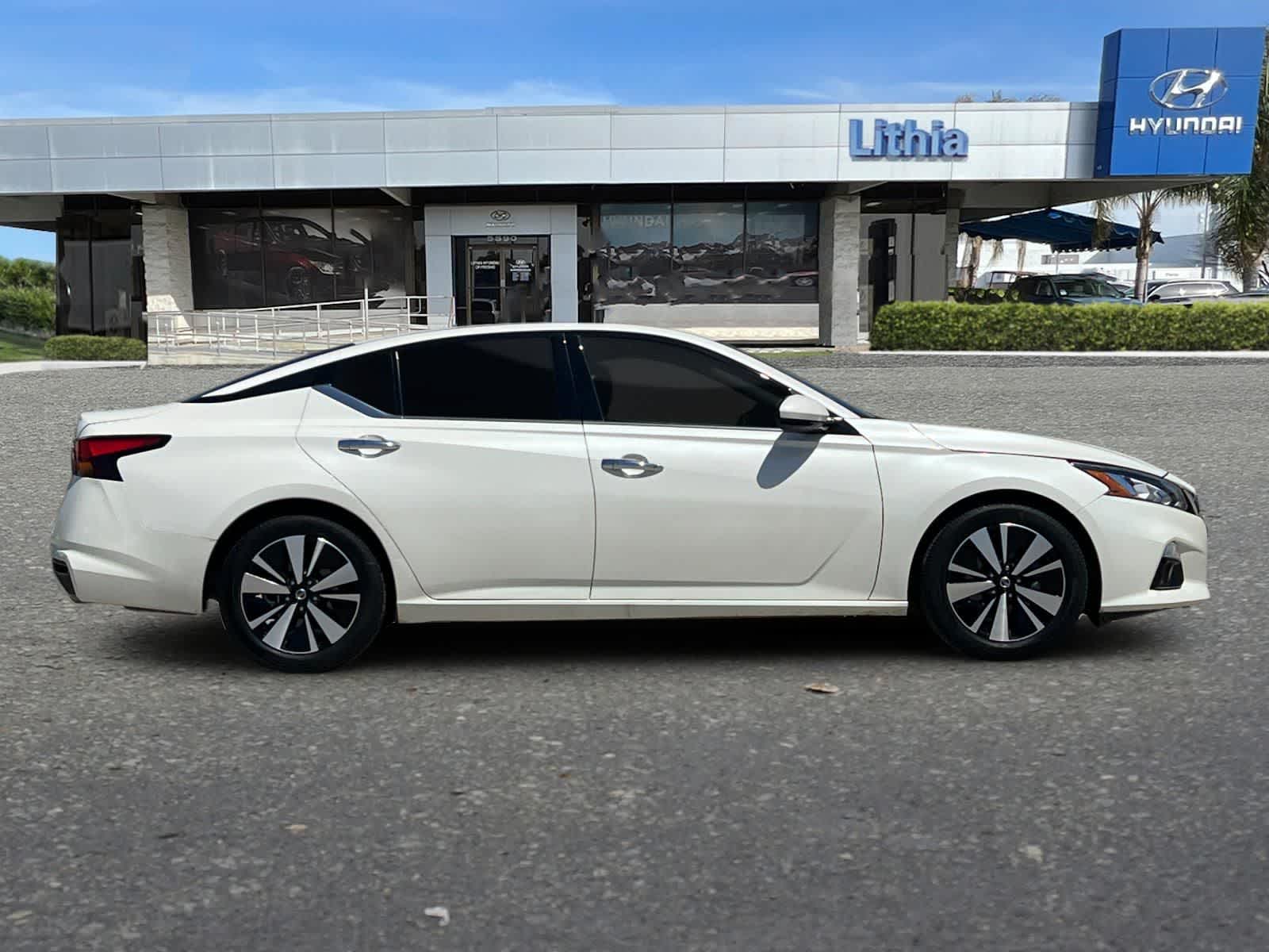 Thumbnail: 2019 Nissan Altima - 9