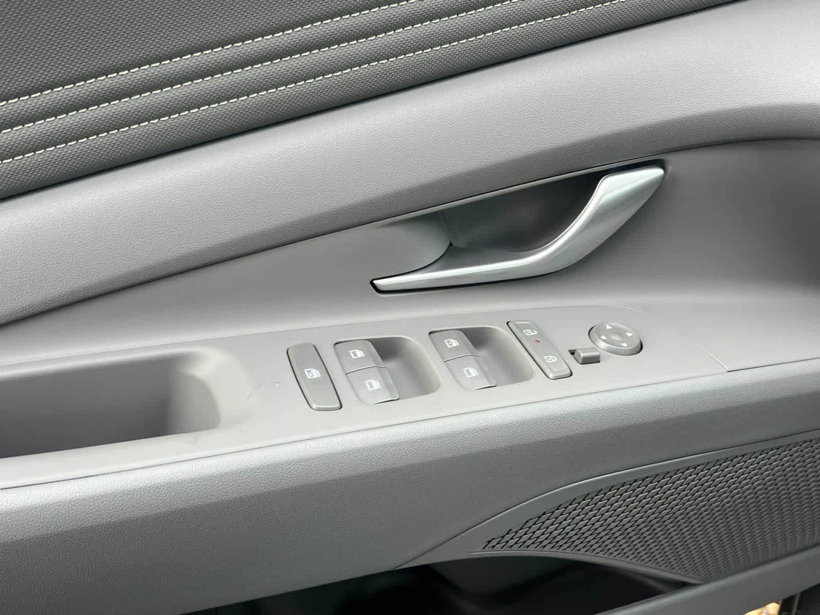 2025 Hyundai Elantra SEL - Photo 12
