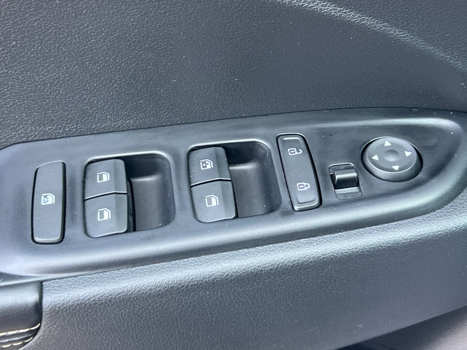 Thumbnail: 2023 Hyundai Venue - 13