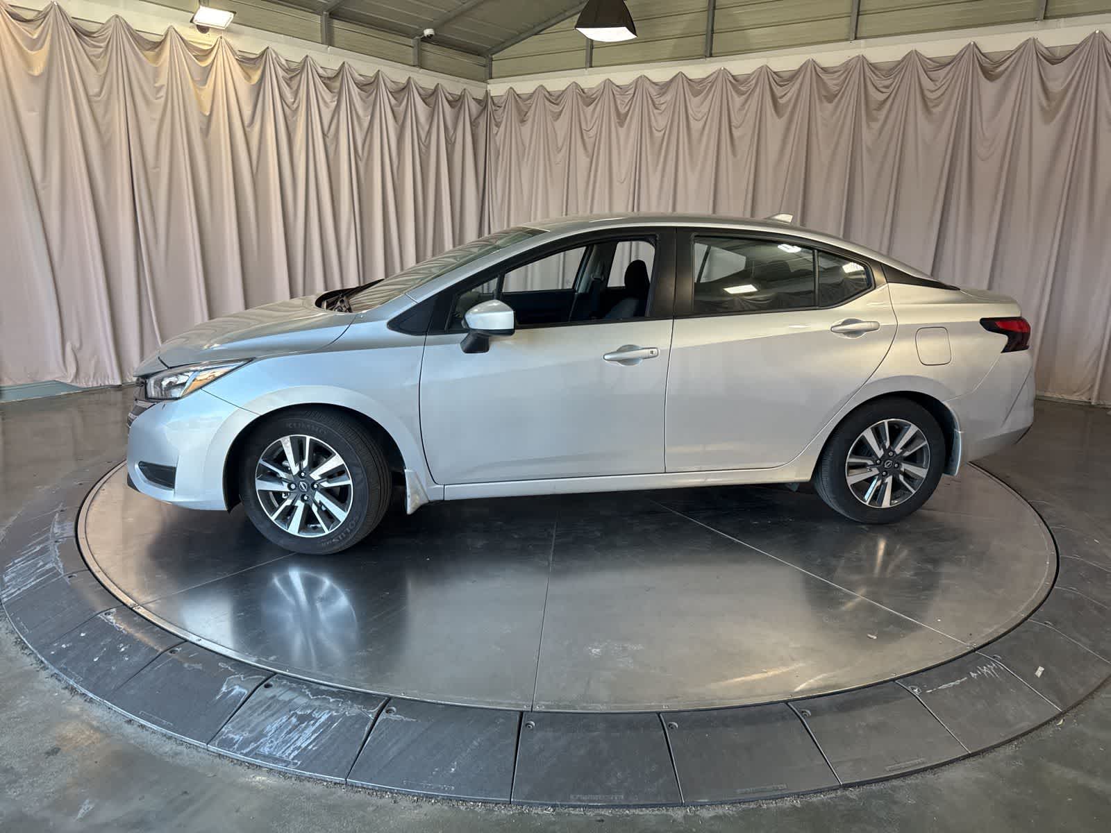 2025 Nissan Versa 1.6 SV photo 3