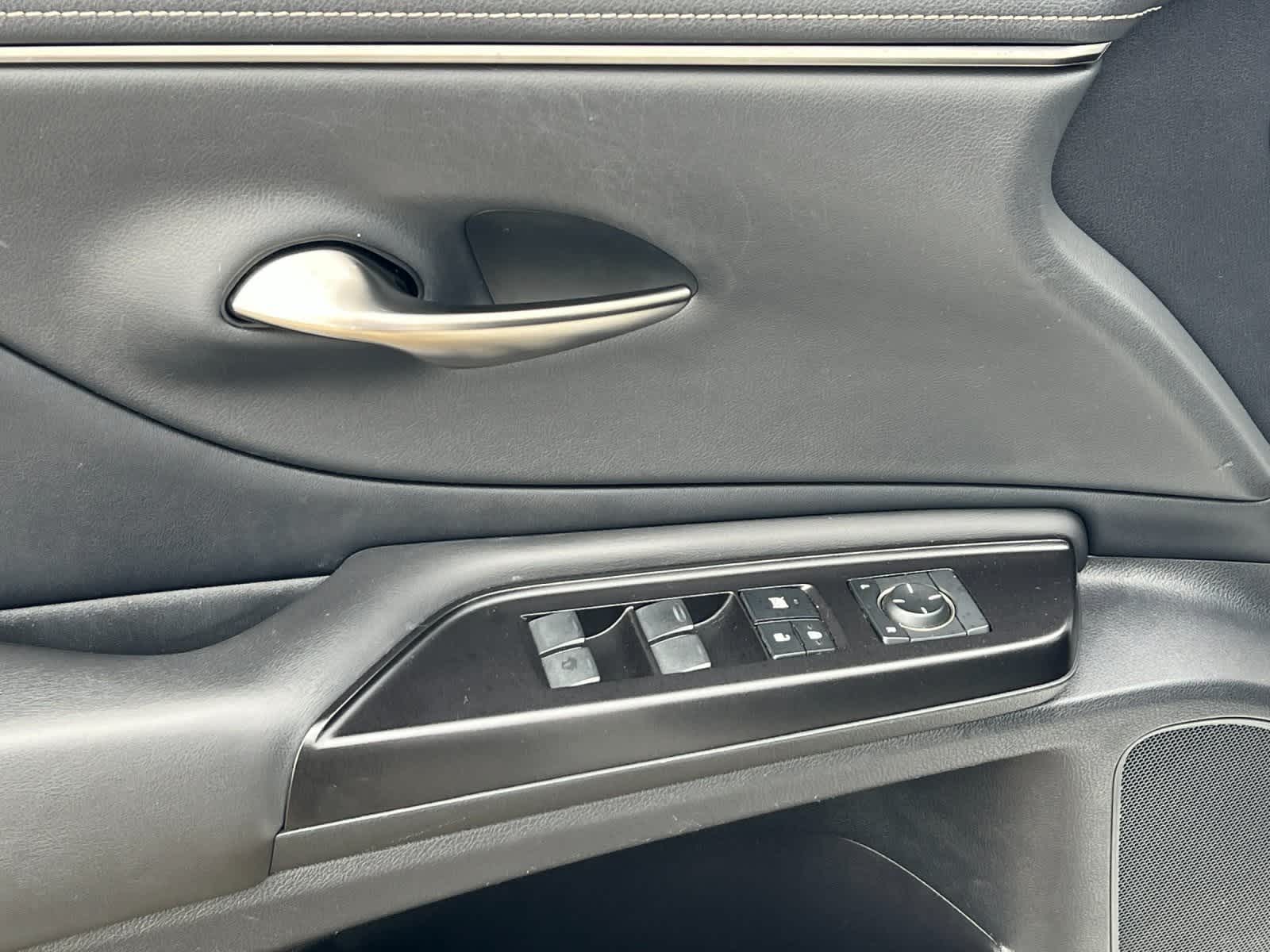 Thumbnail: 2019 Lexus ES - 13