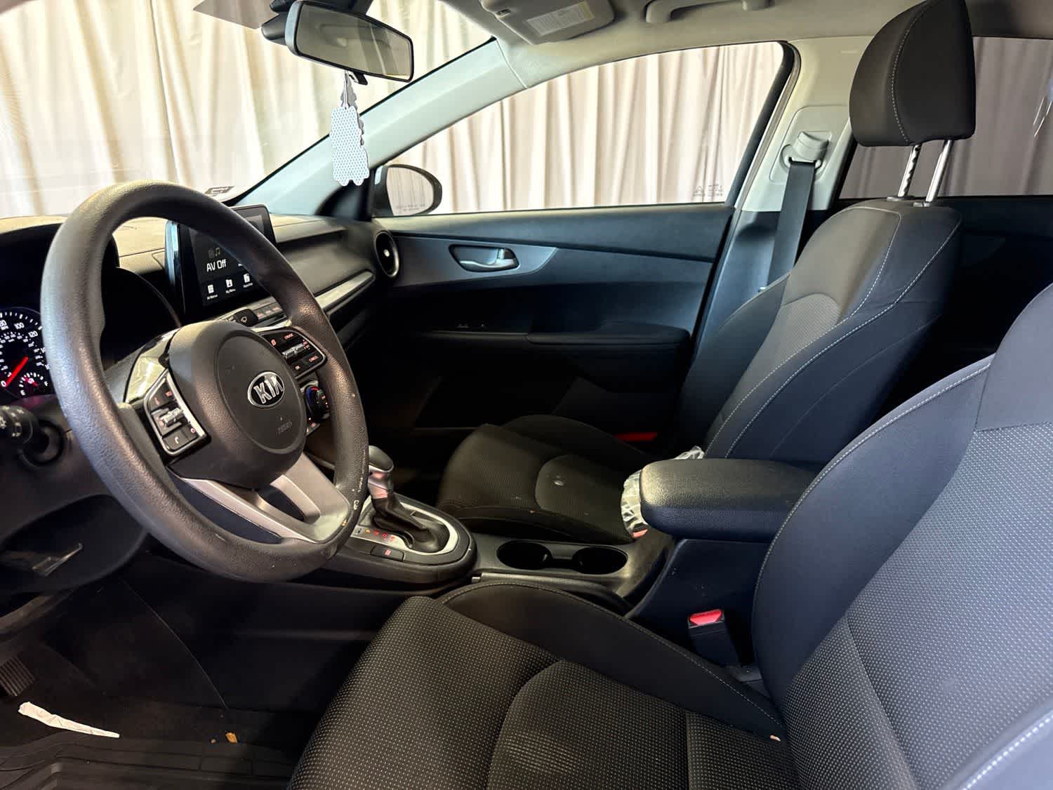 Thumbnail: 2019 Kia Forte - 16