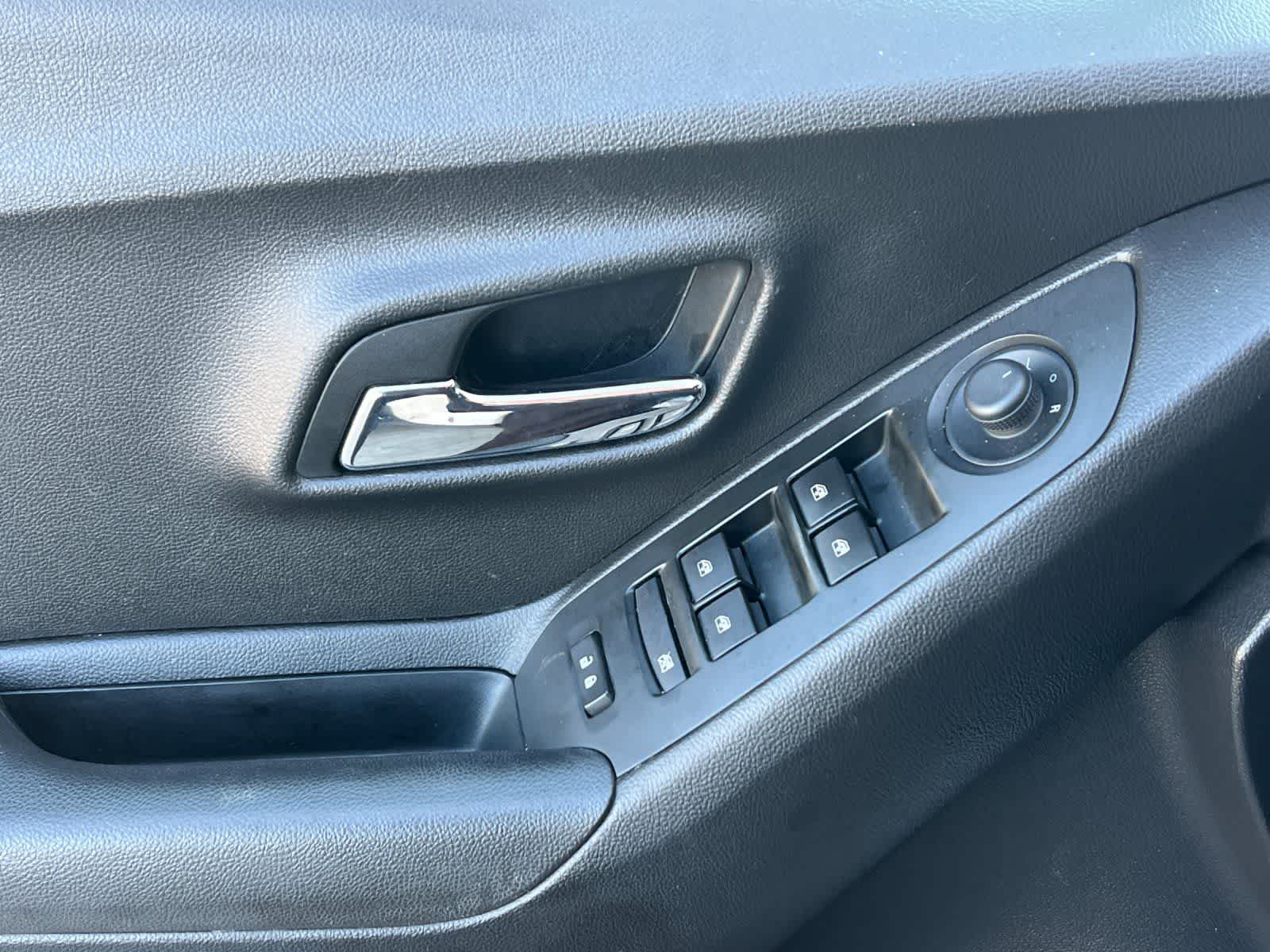 Thumbnail: 2018 Chevrolet Trax - 13