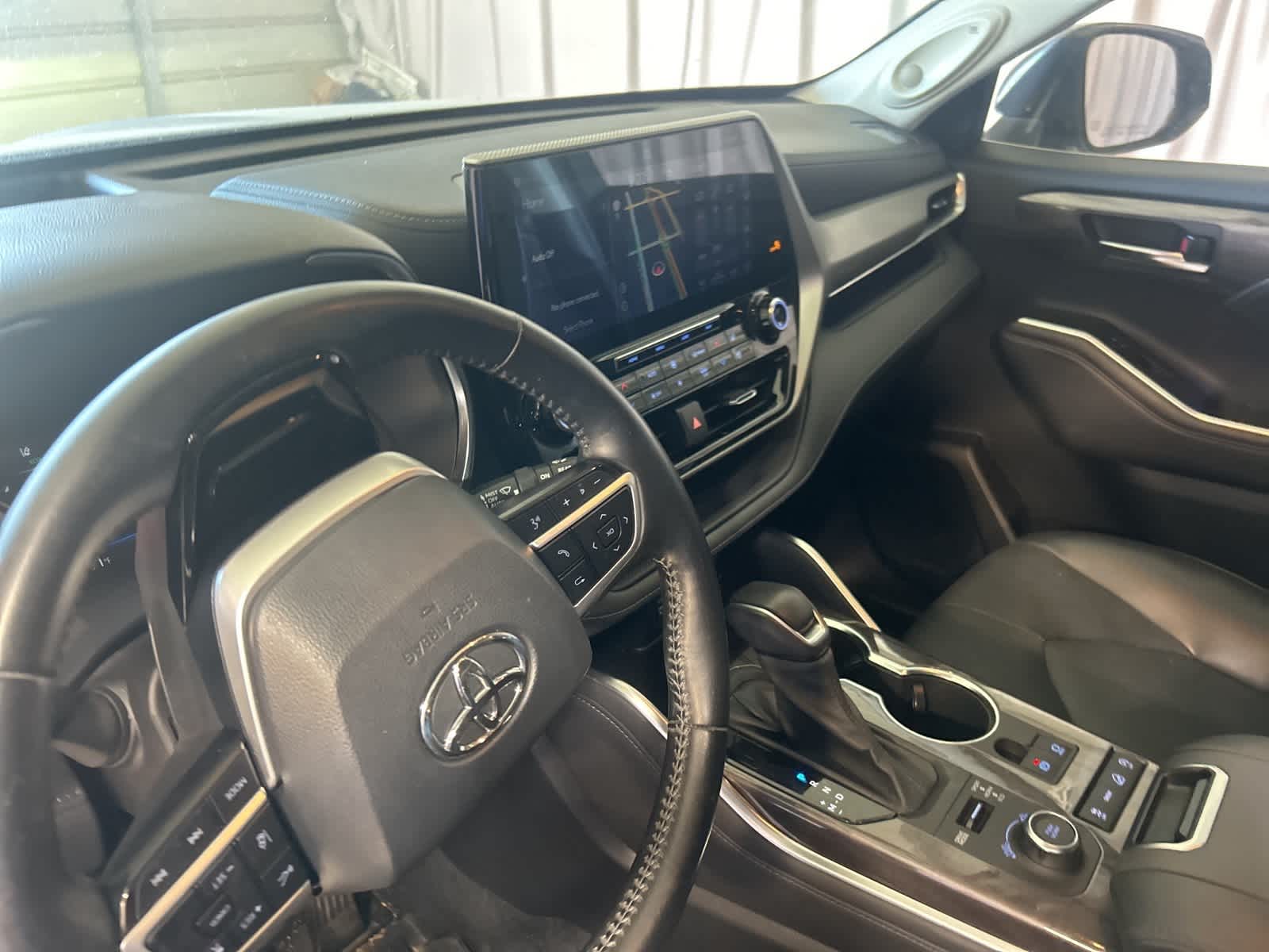 Thumbnail: 2022 Toyota Highlander - 26