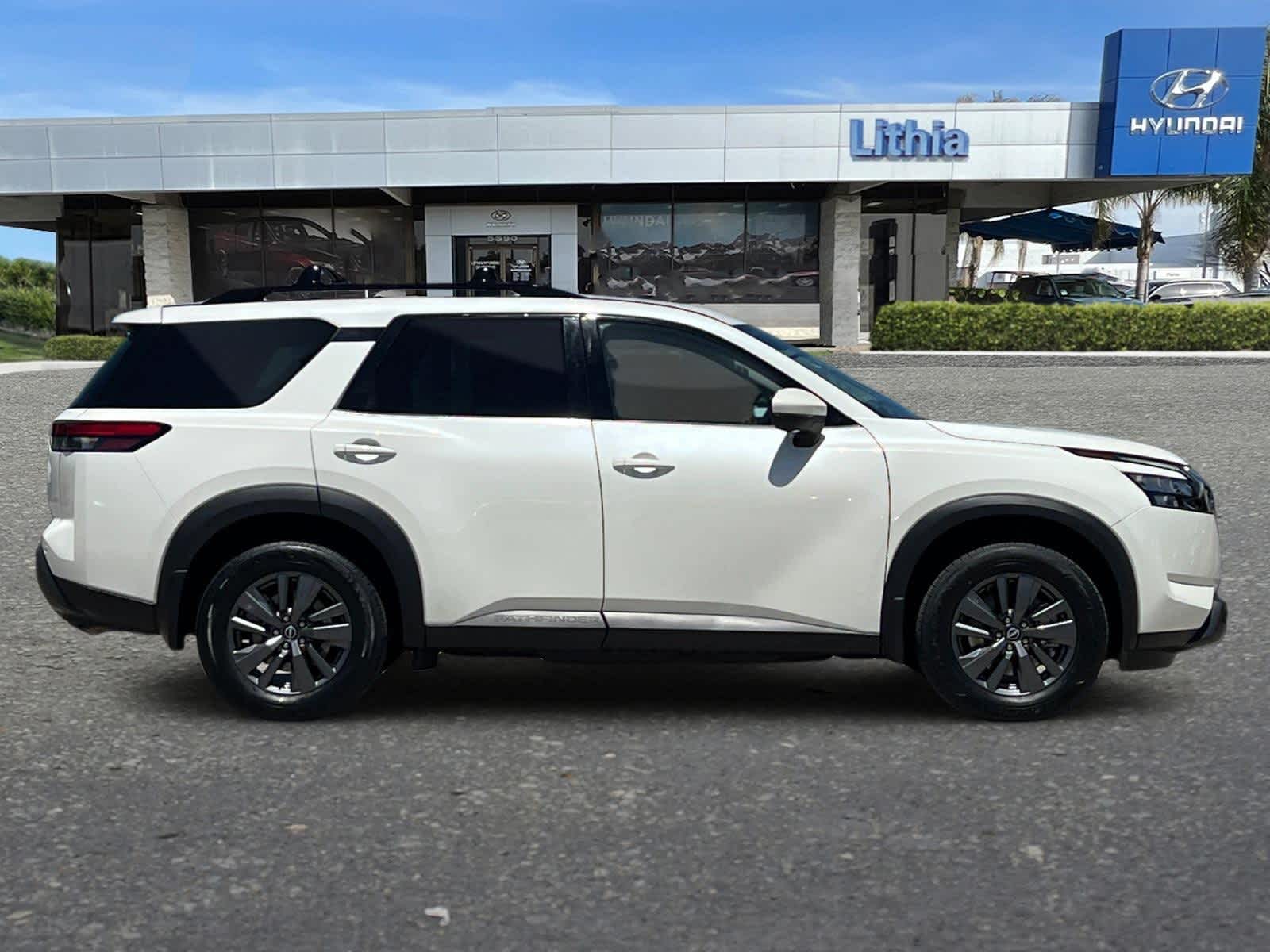Thumbnail: 2023 Nissan Pathfinder - 8