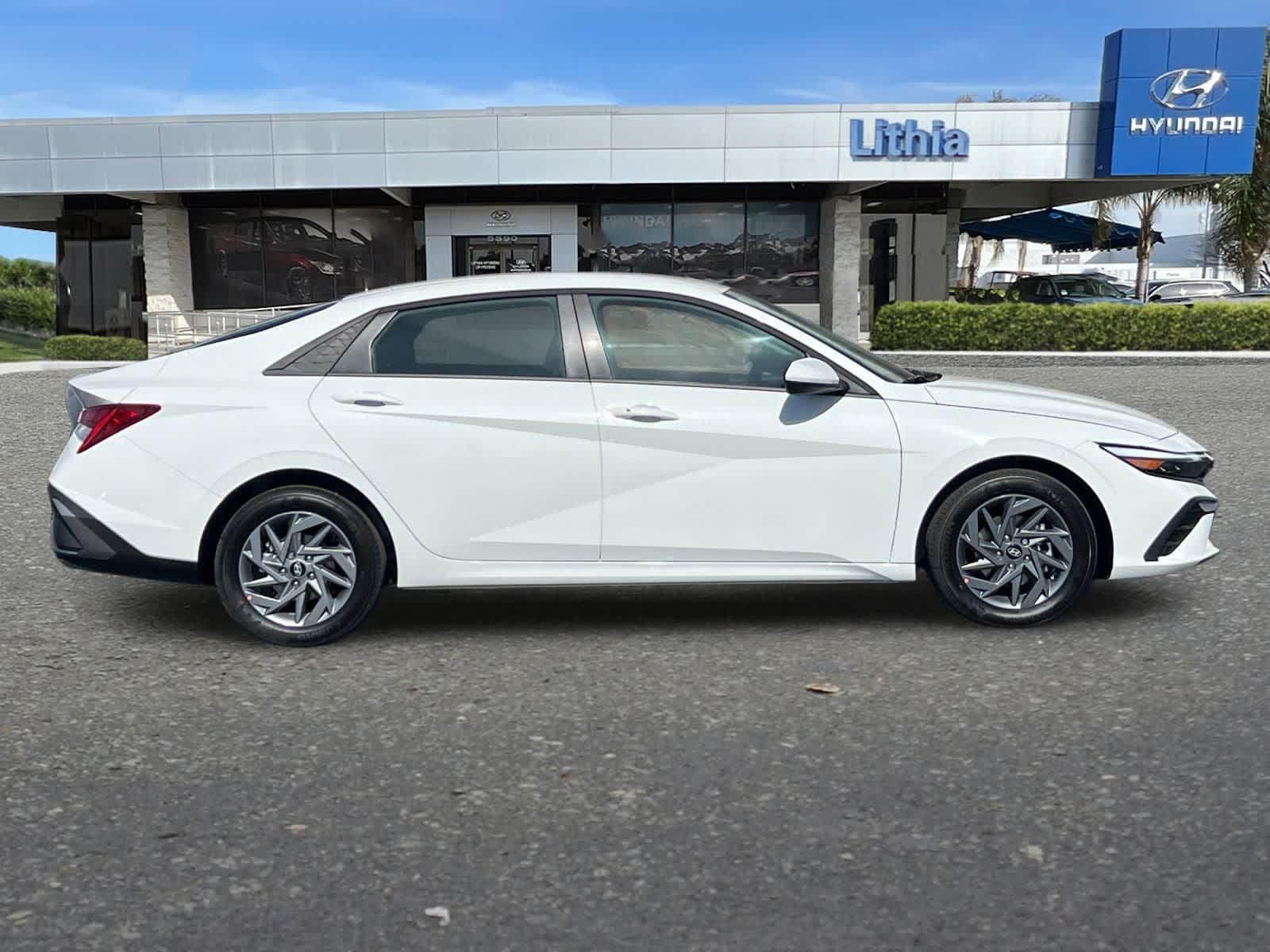 2025 Hyundai Elantra Blue - Photo 8