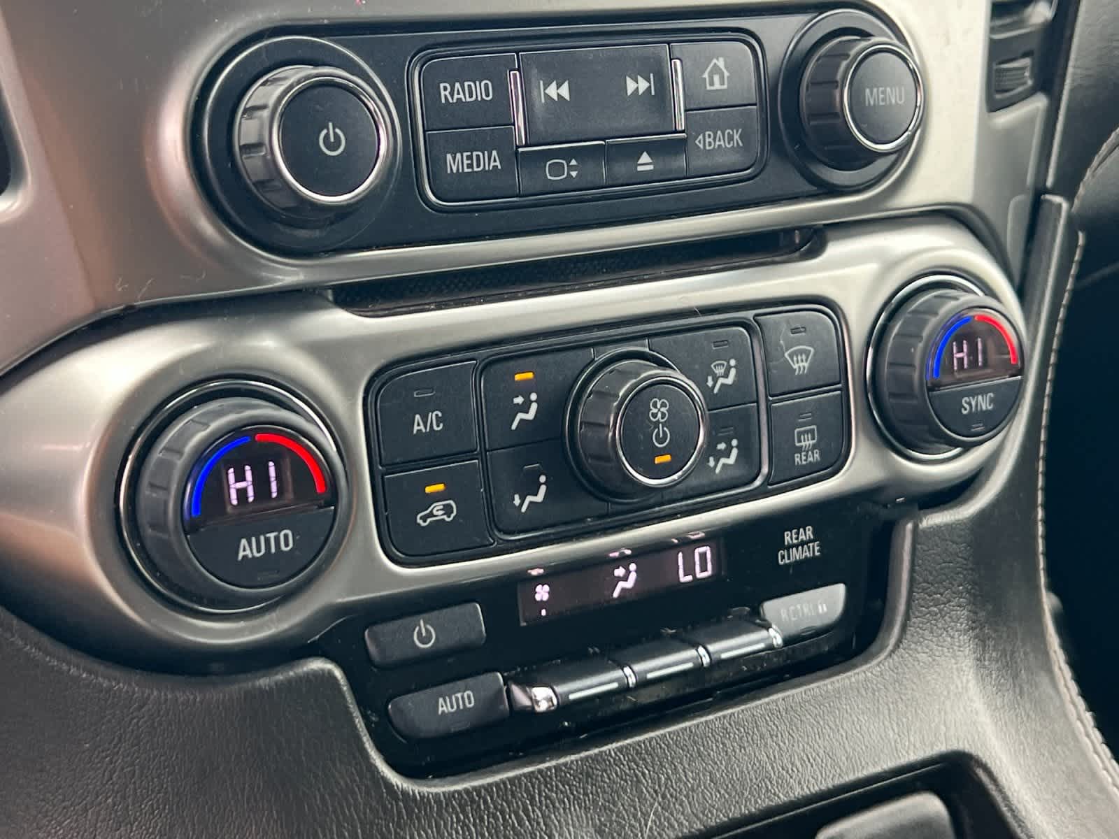 Thumbnail: 2017 Chevrolet Tahoe - 21