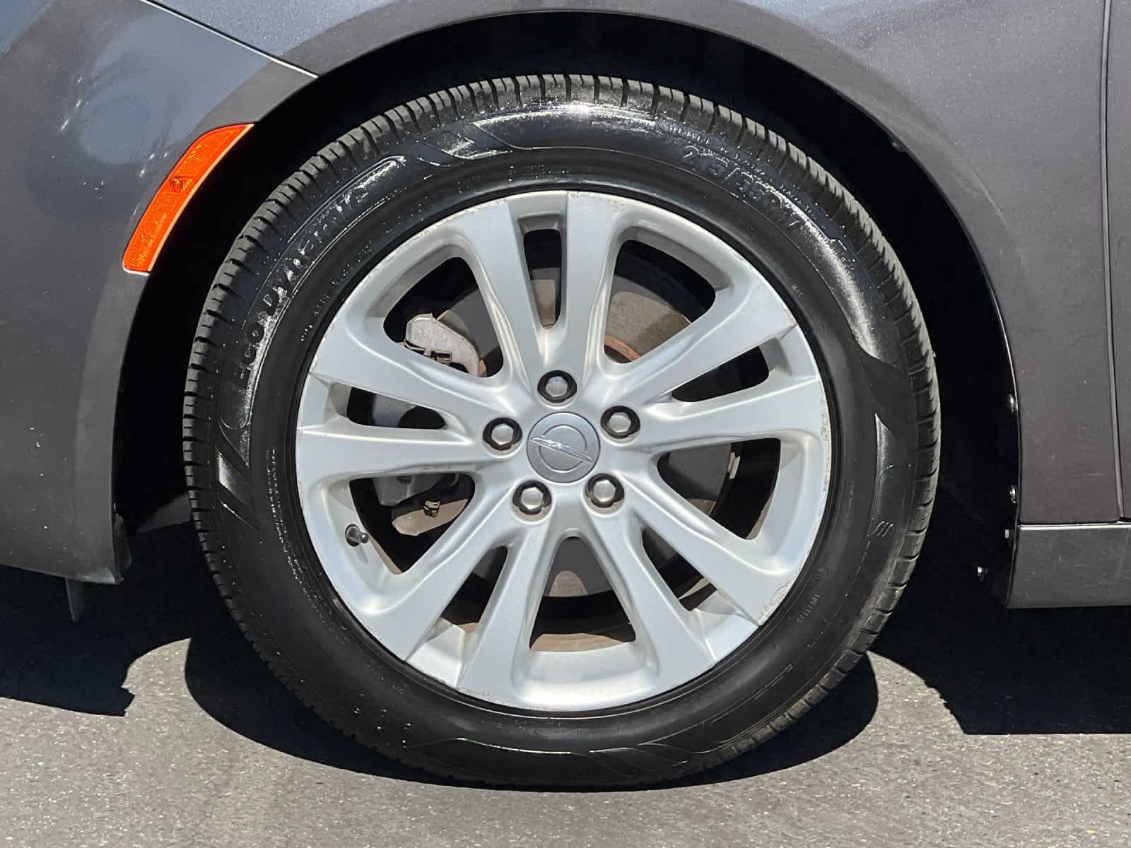 Thumbnail: 2016 Chrysler 200 - 25