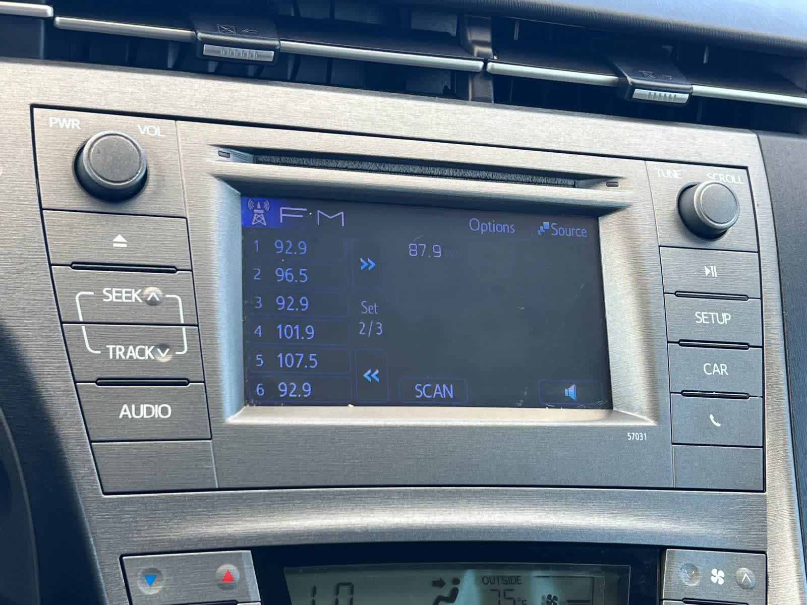 Thumbnail: 2013 Toyota Prius - 20