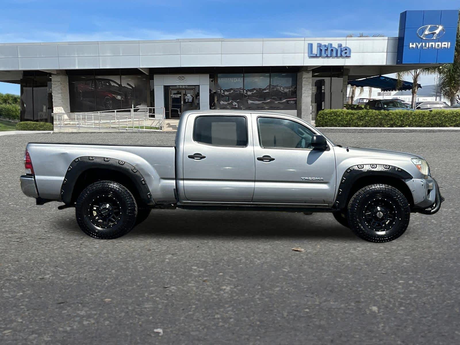 Thumbnail: 2014 Toyota Tacoma - 8