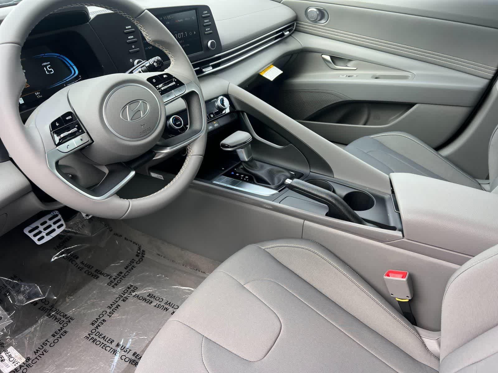 2025 Hyundai Elantra SEL - Photo 11