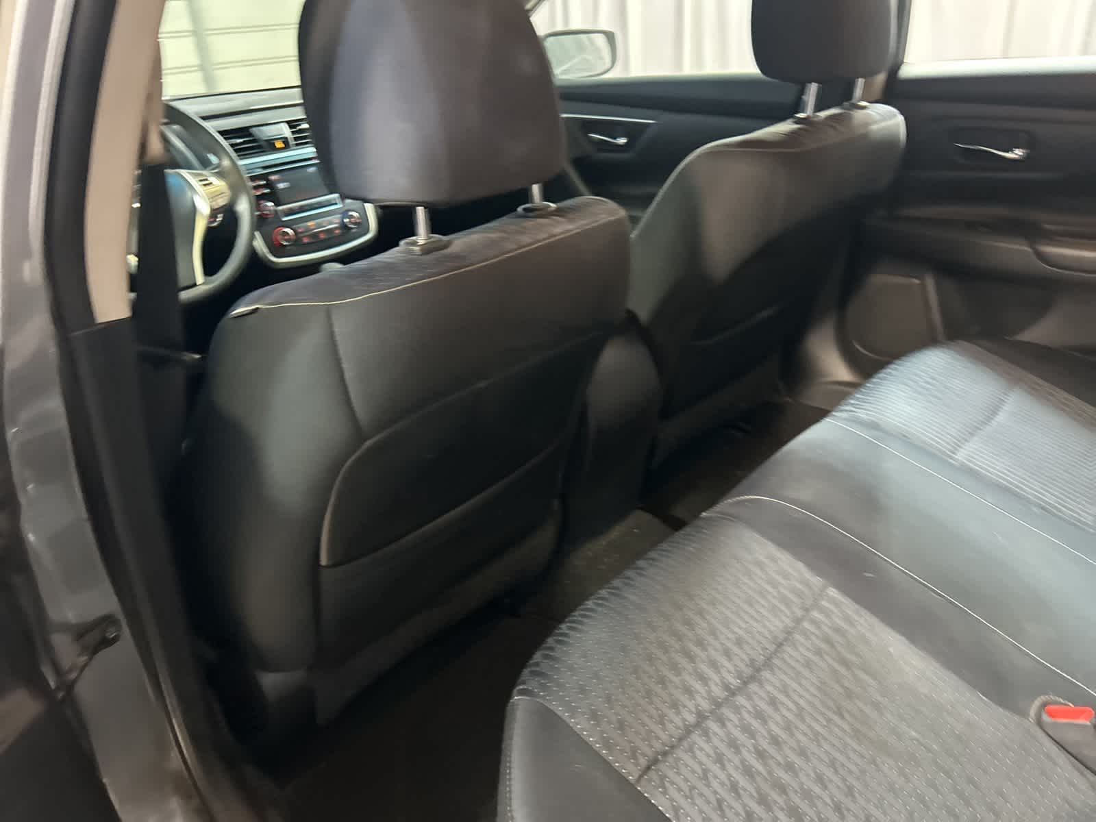 Thumbnail: 2016 Nissan Altima - 18