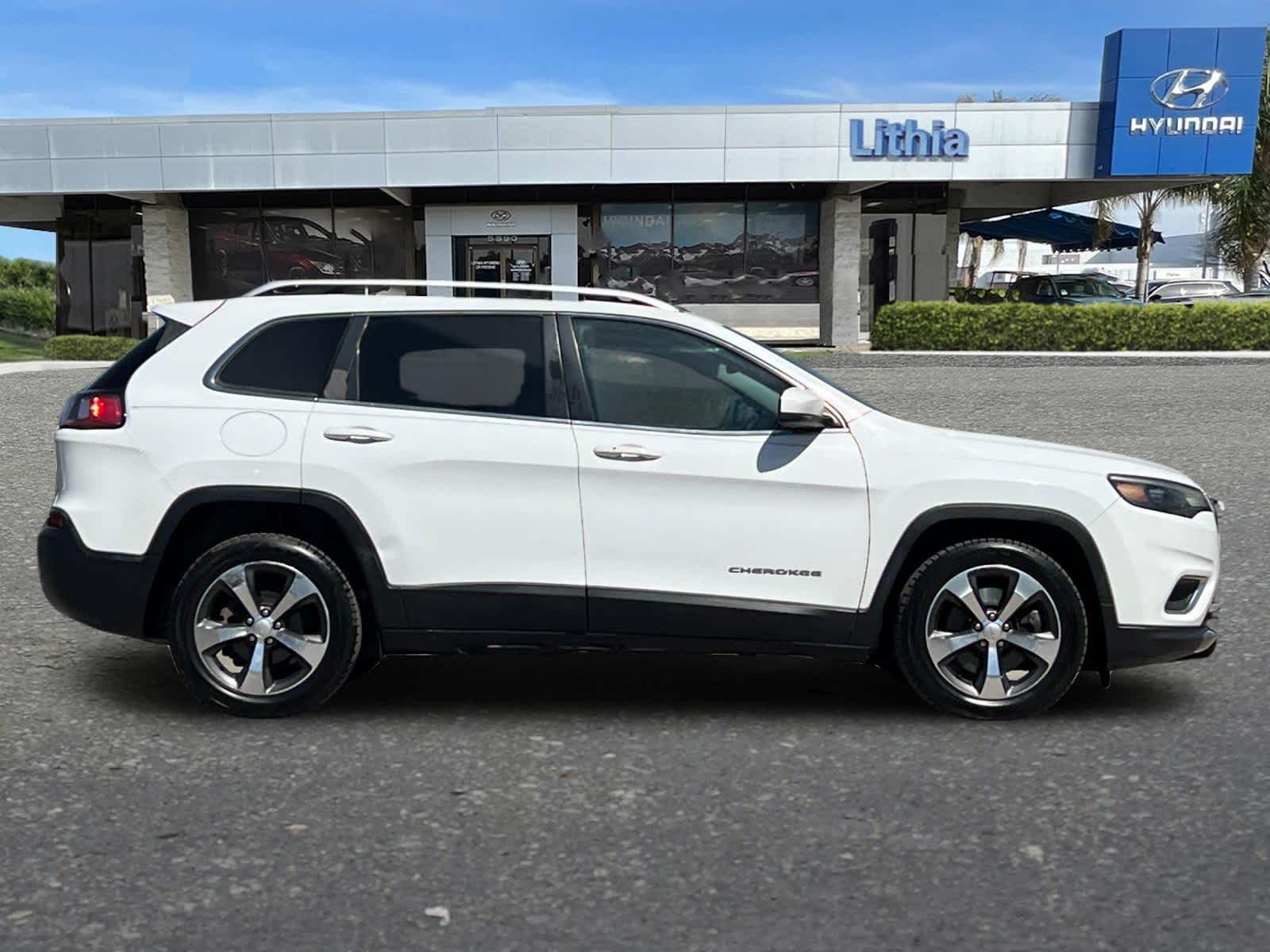 Thumbnail: 2019 Jeep Cherokee - 8