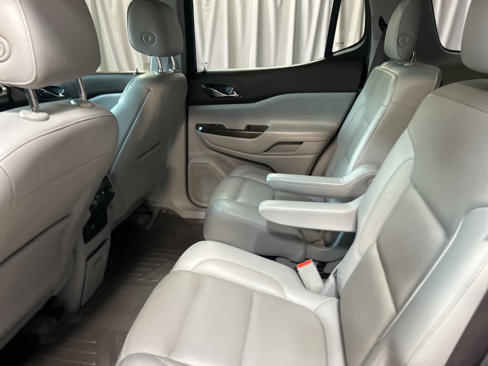 Thumbnail: 2018 GMC Acadia - 21