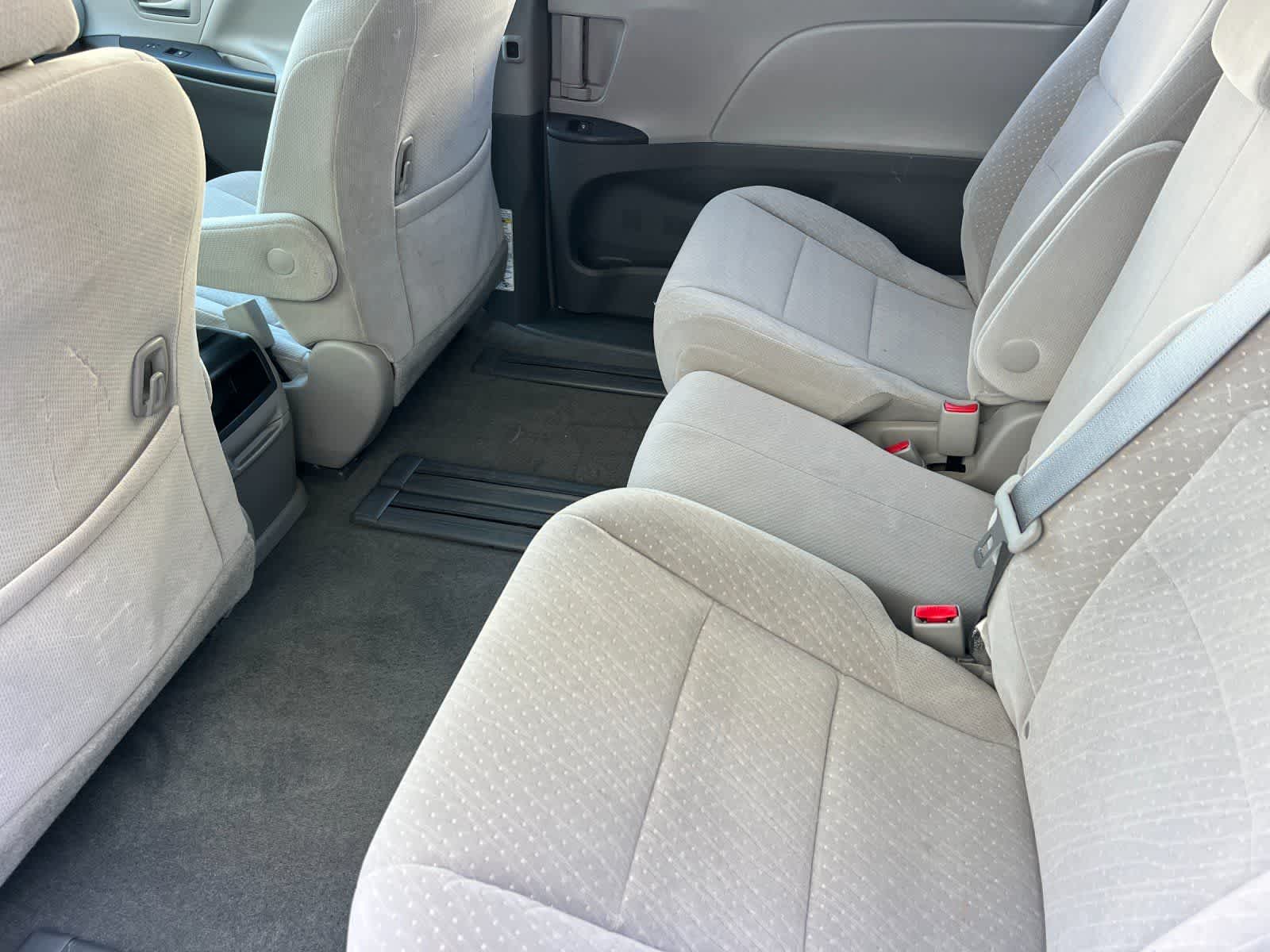 Thumbnail: 2017 Toyota Sienna - 5