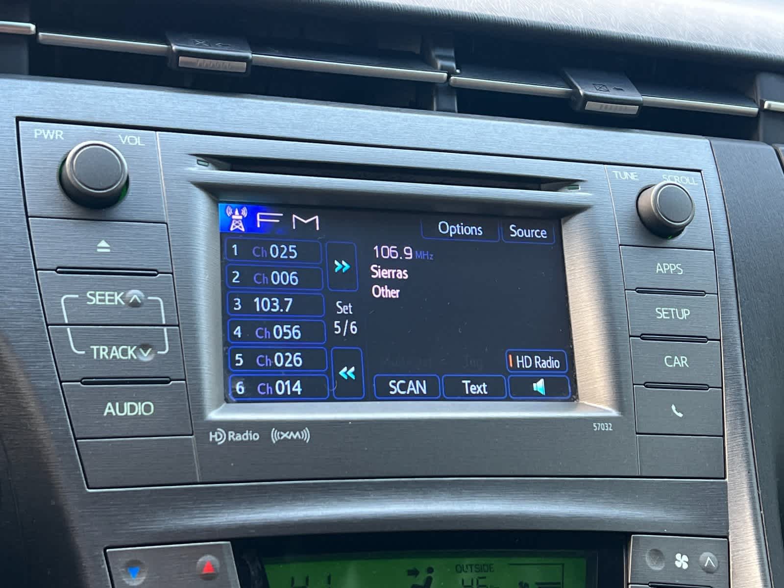 Thumbnail: 2012 Toyota Prius - 18