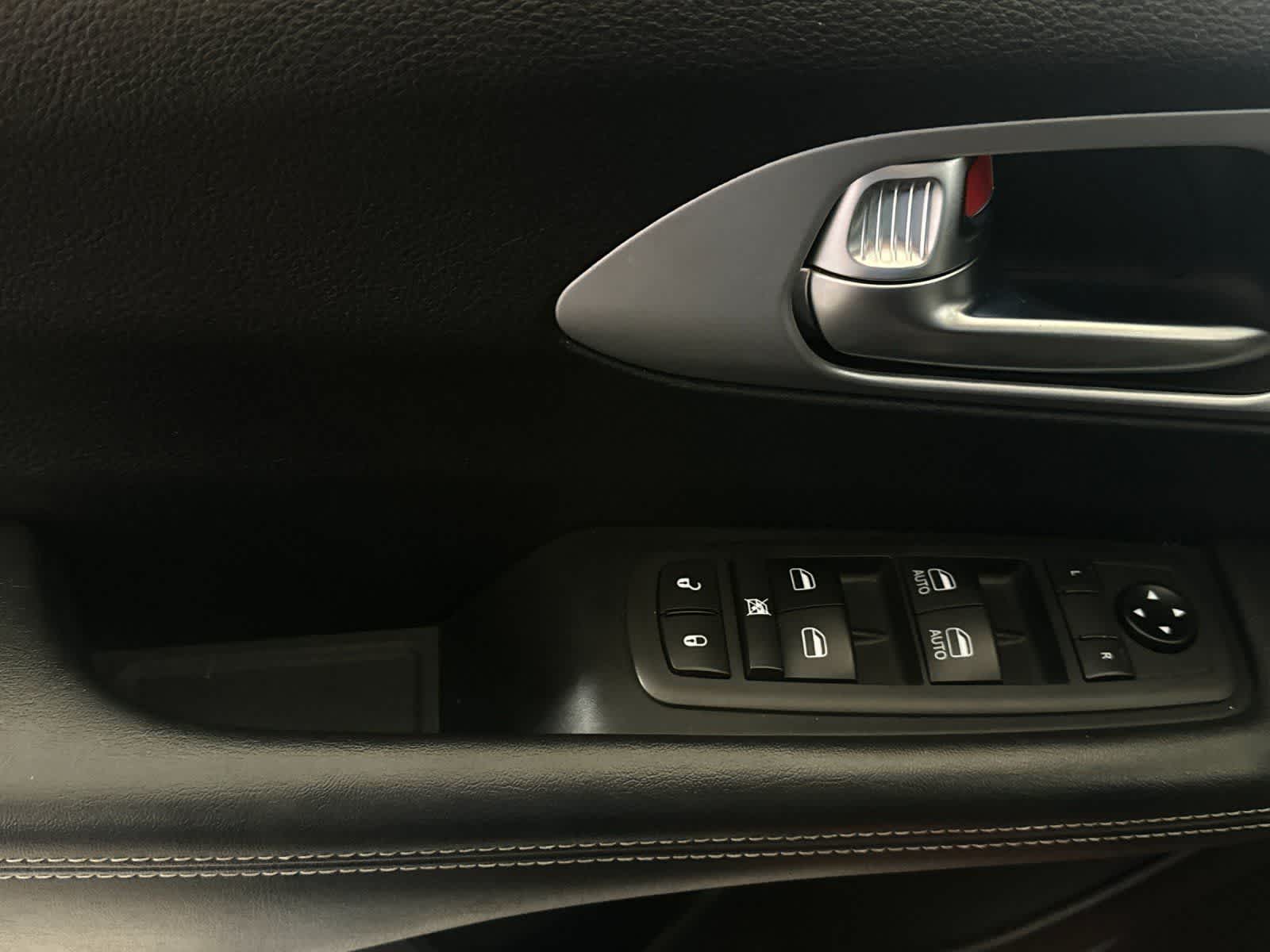Thumbnail: 2021 Chrysler Pacifica - 12