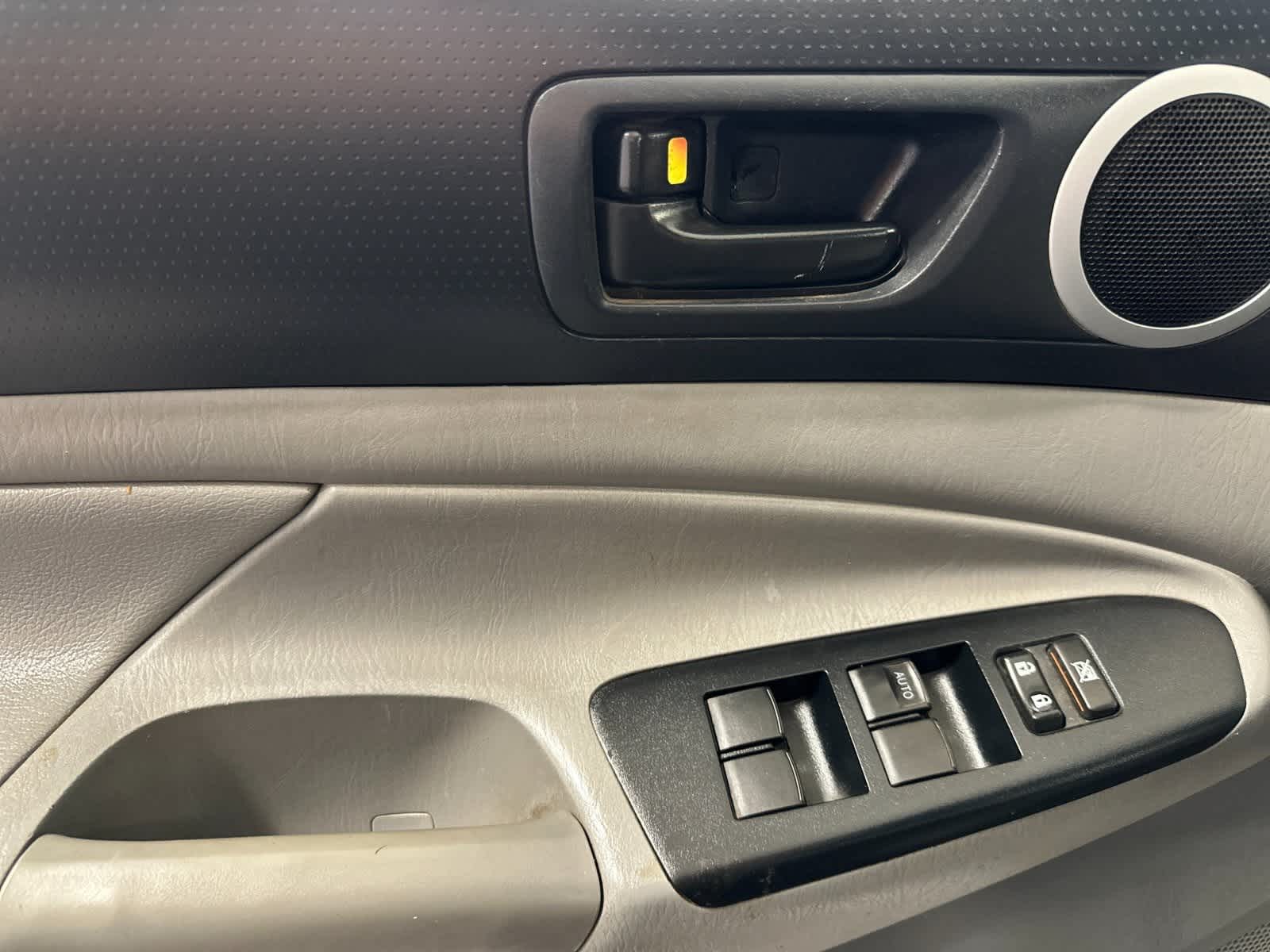 Thumbnail: 2014 Toyota Tacoma - 12