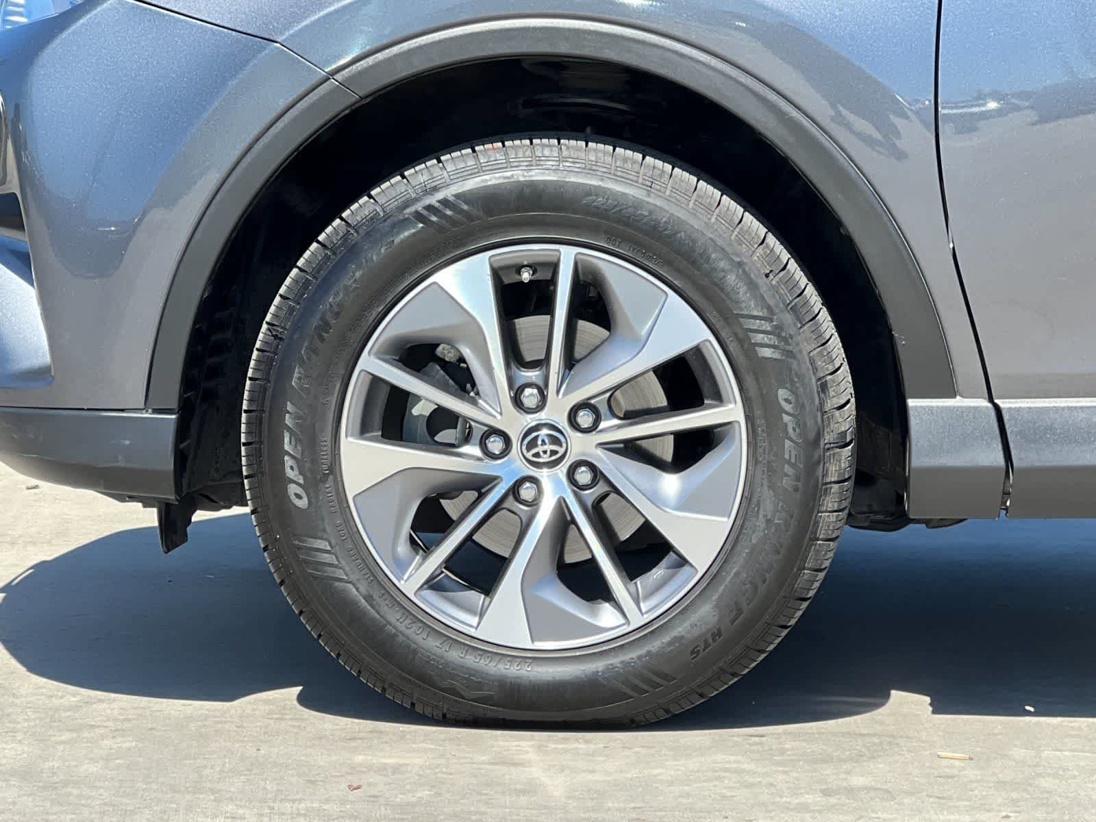 Thumbnail: 2017 Toyota RAV4 - 27