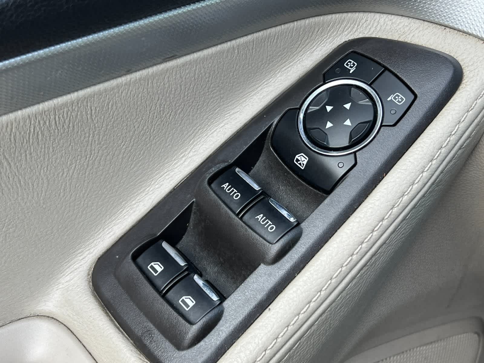 Thumbnail: 2014 Ford Explorer - 13