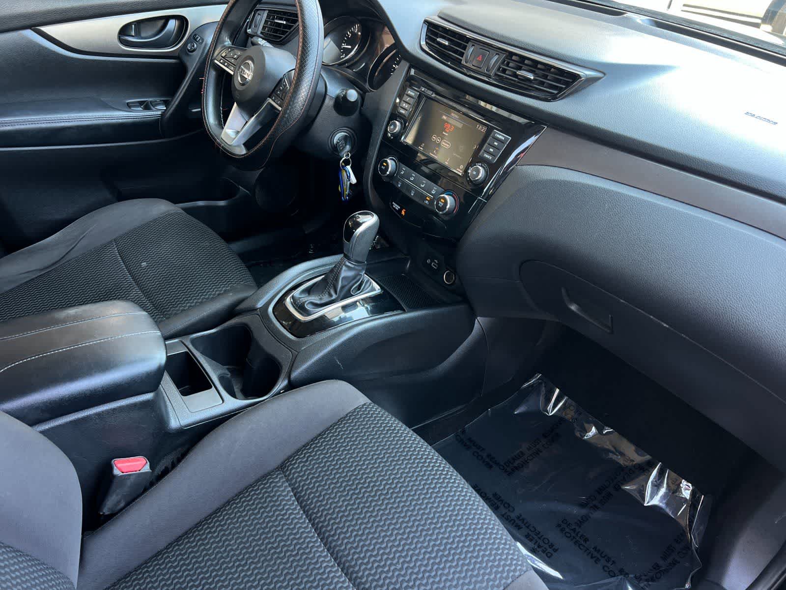 Thumbnail: 2020 Nissan Rogue Sport - 17