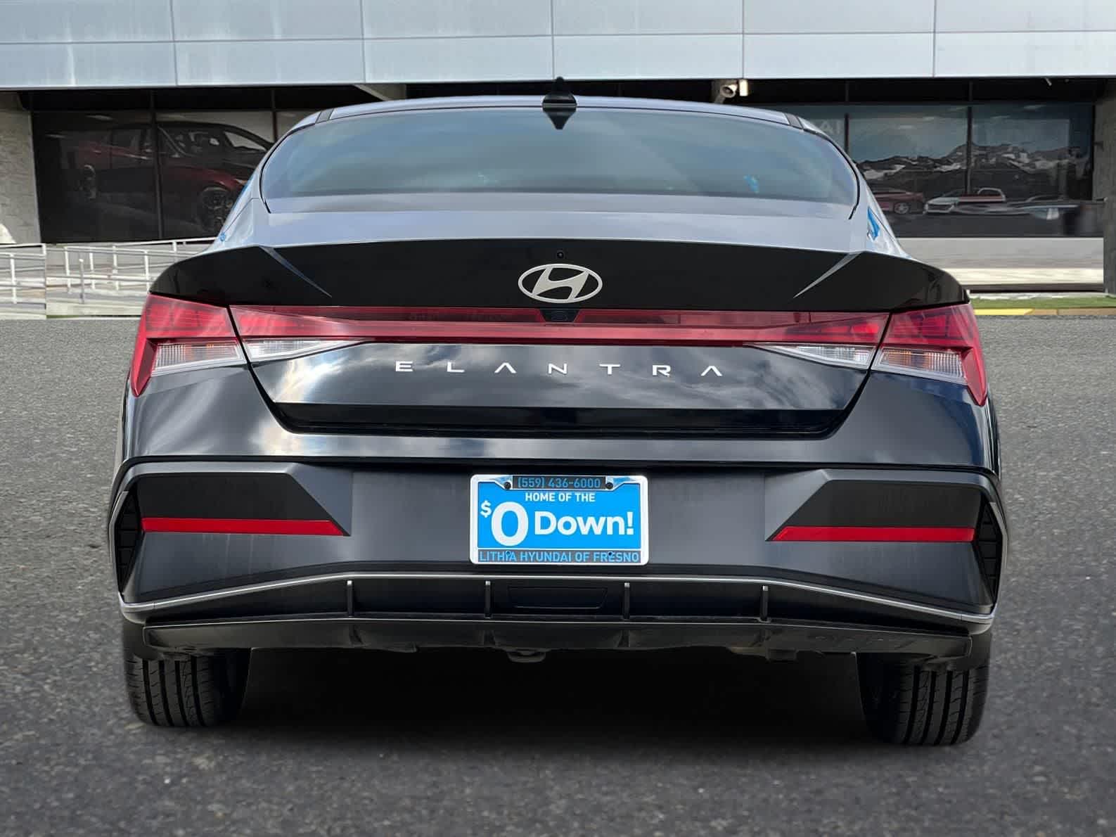 2024 Hyundai Elantra SEL photo 3