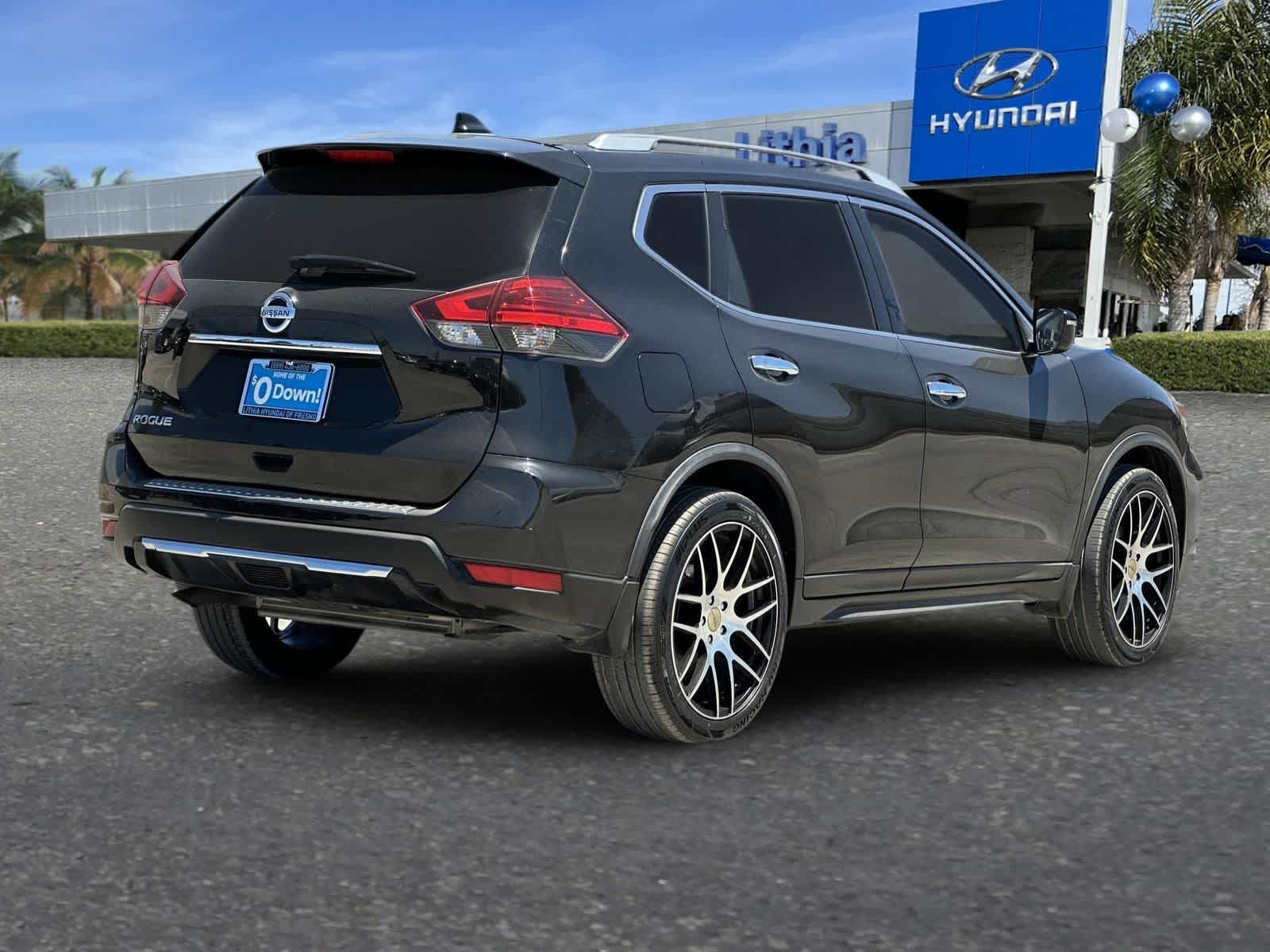 Thumbnail: 2017 Nissan Rogue - 3