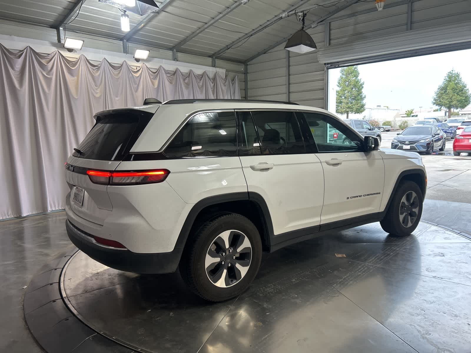 Thumbnail: 2024 Jeep Grand Cherokee - 9