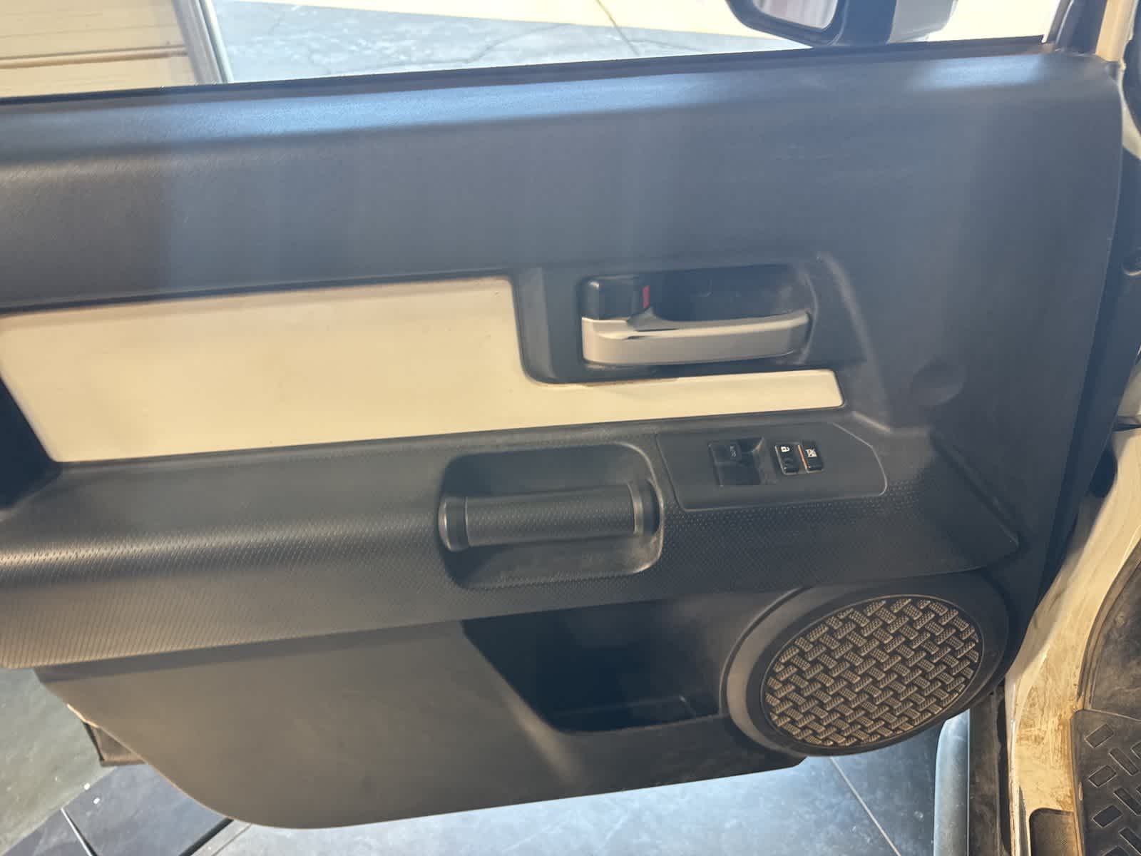 Thumbnail: 2013 Toyota FJ Cruiser - 15