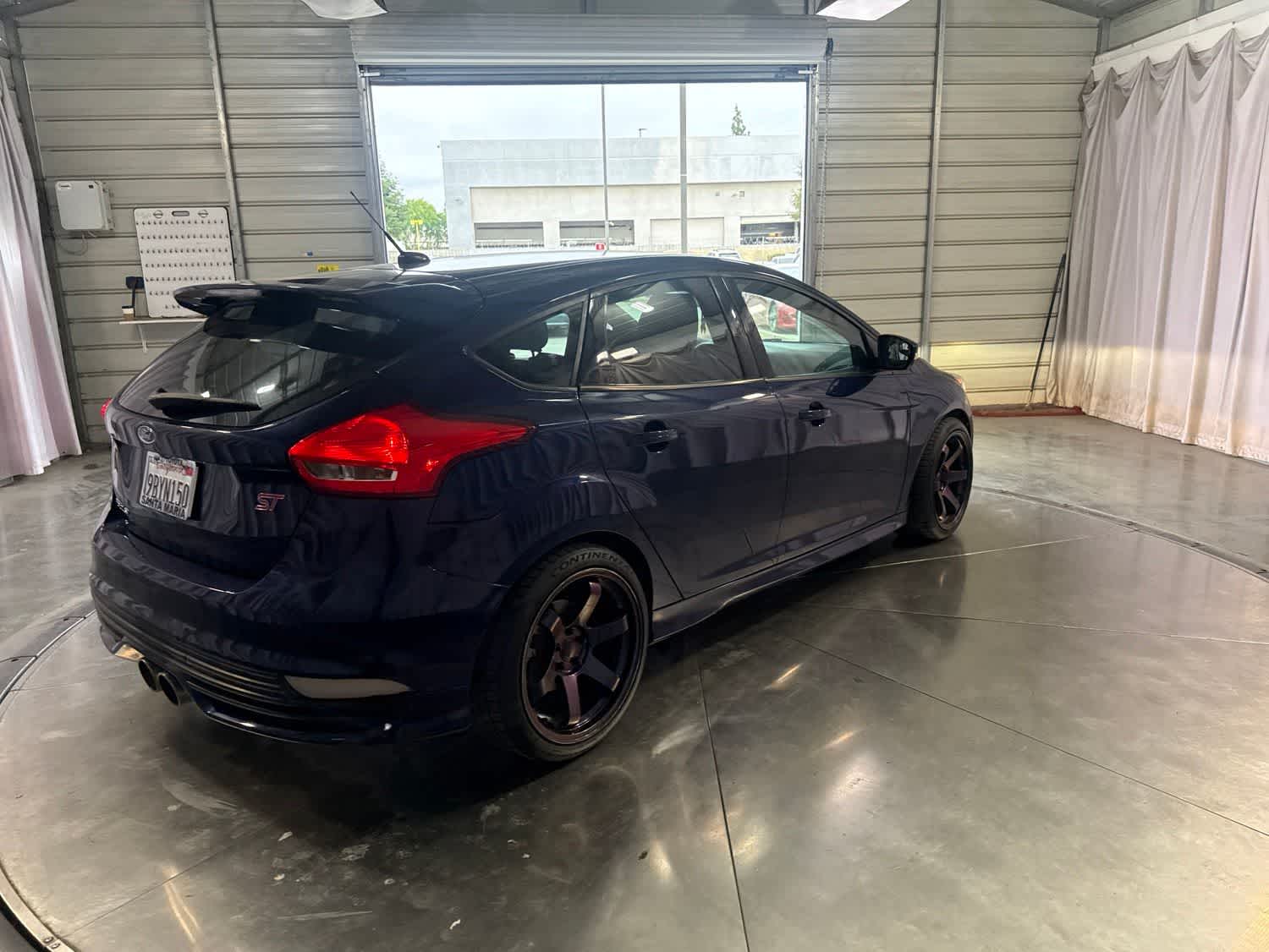 2017 Ford Focus ST Base photo 4