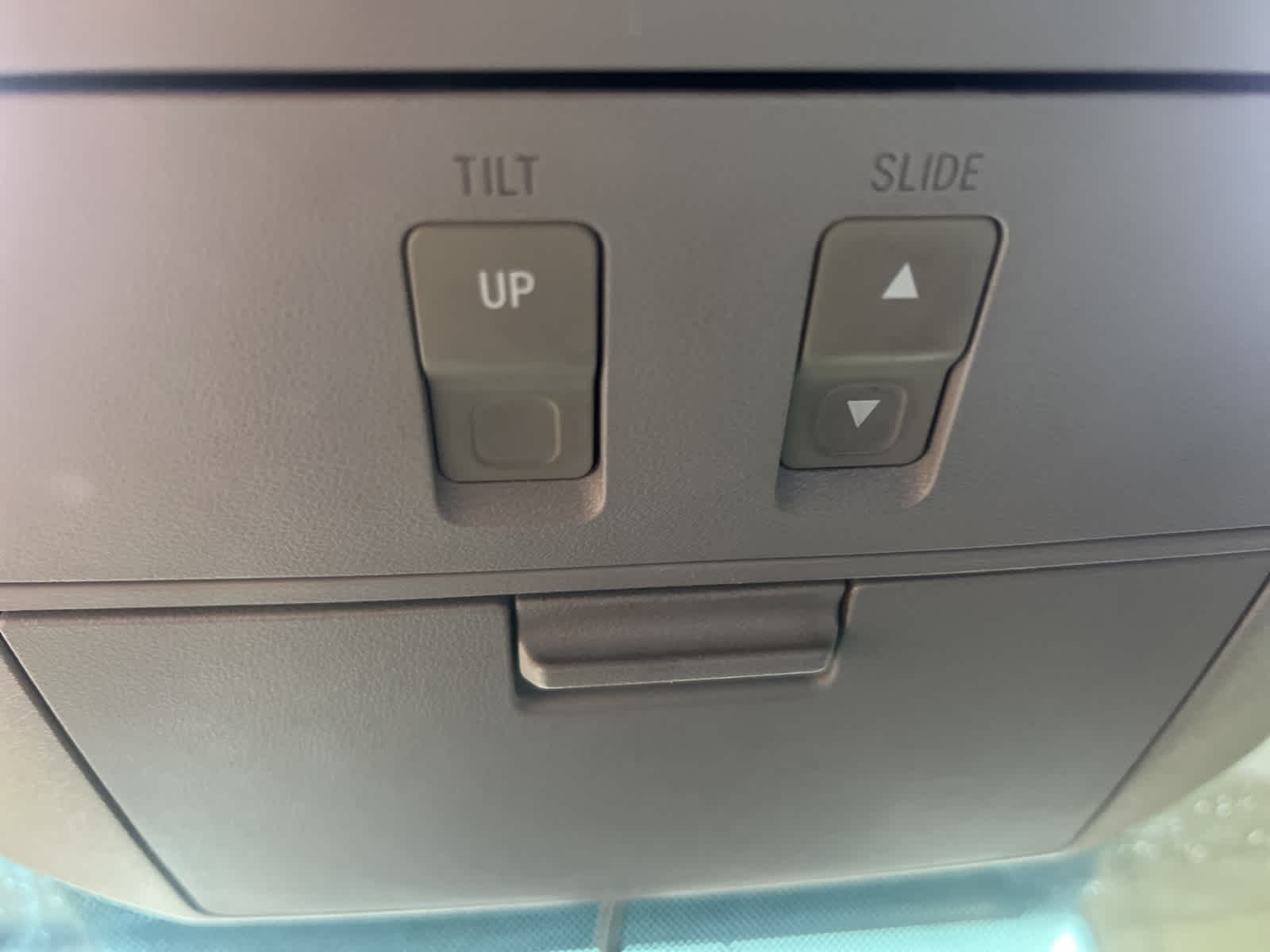 Thumbnail: 2011 Toyota Tundra - 24