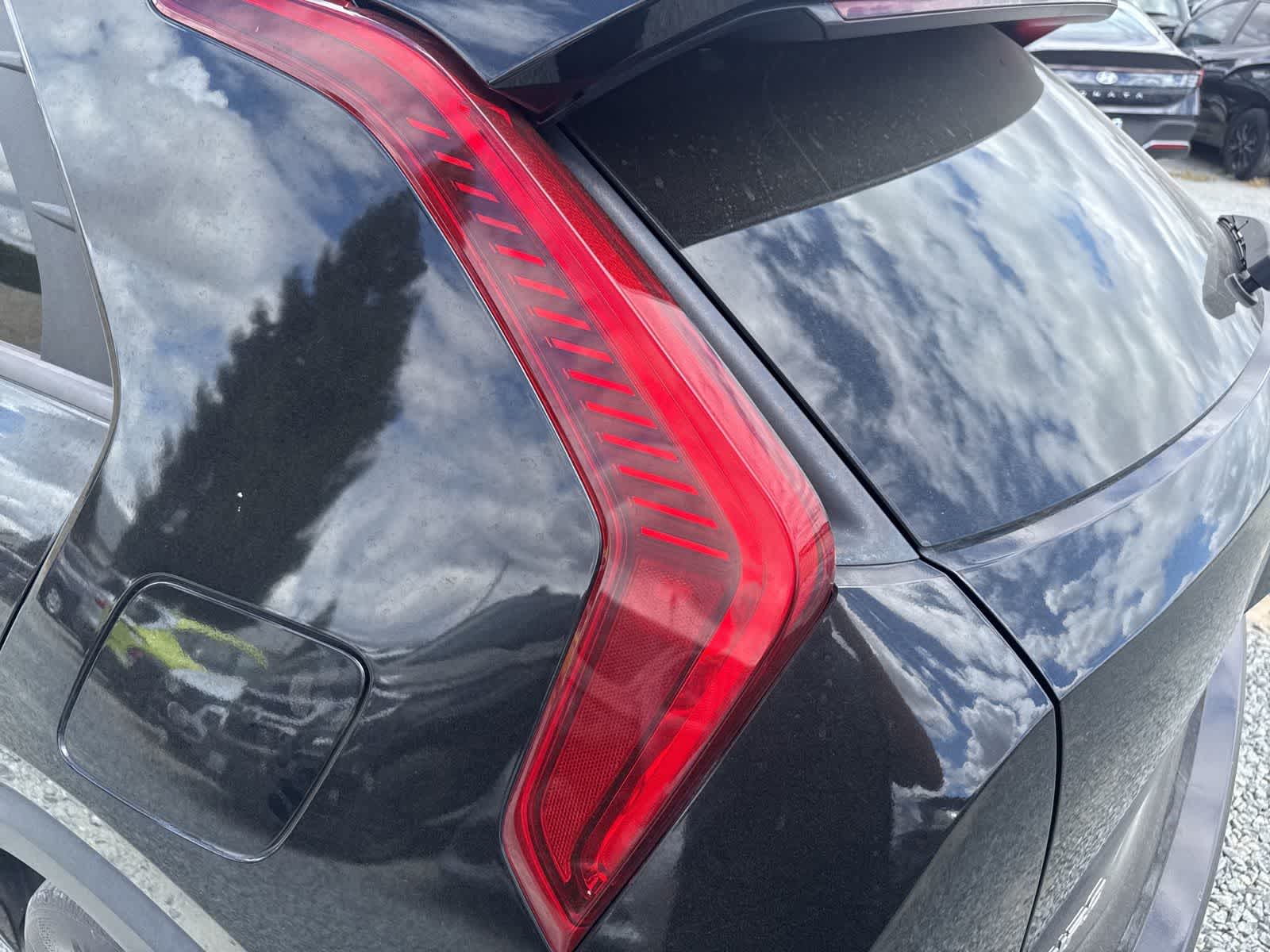 Thumbnail: 2023 Kia Niro - 10