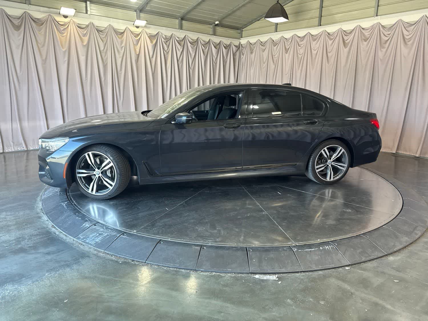 Thumbnail: 2019 BMW 7 Series - 7