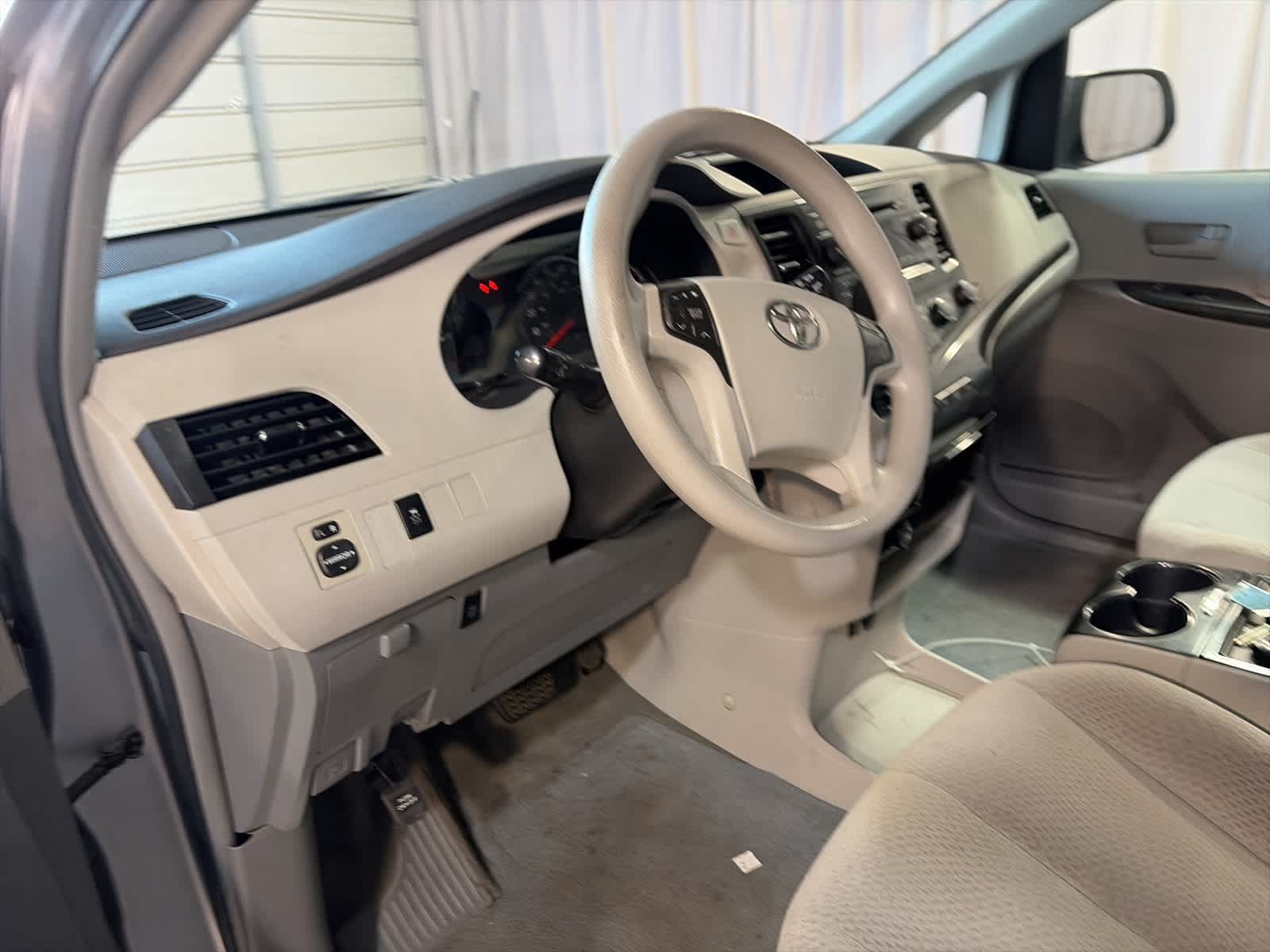 Thumbnail: 2012 Toyota Sienna - 22