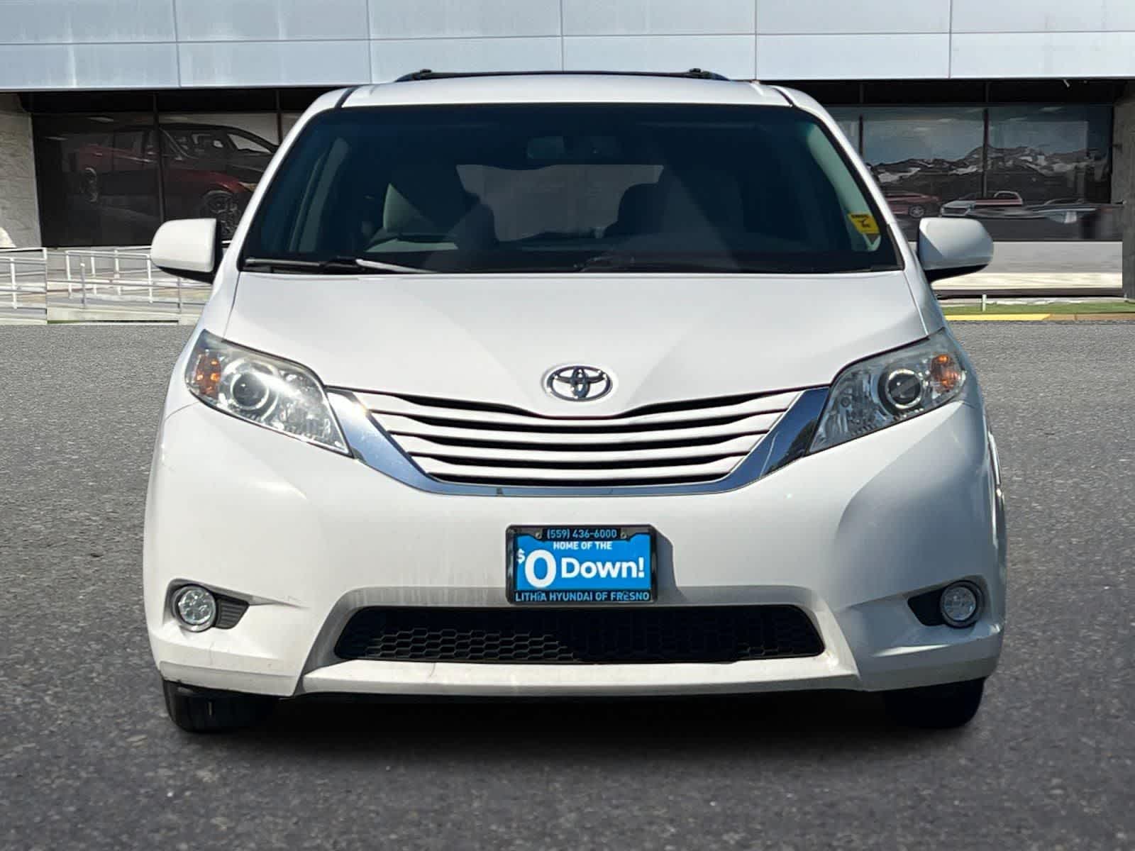 Thumbnail: 2017 Toyota Sienna - 11