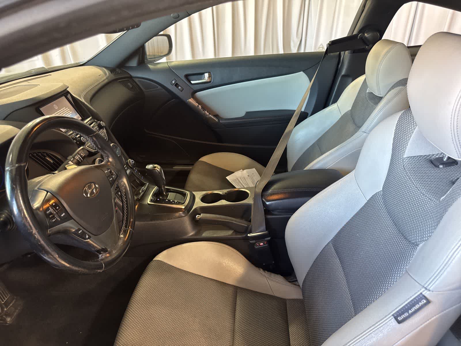 Thumbnail: 2014 Hyundai Genesis - 17