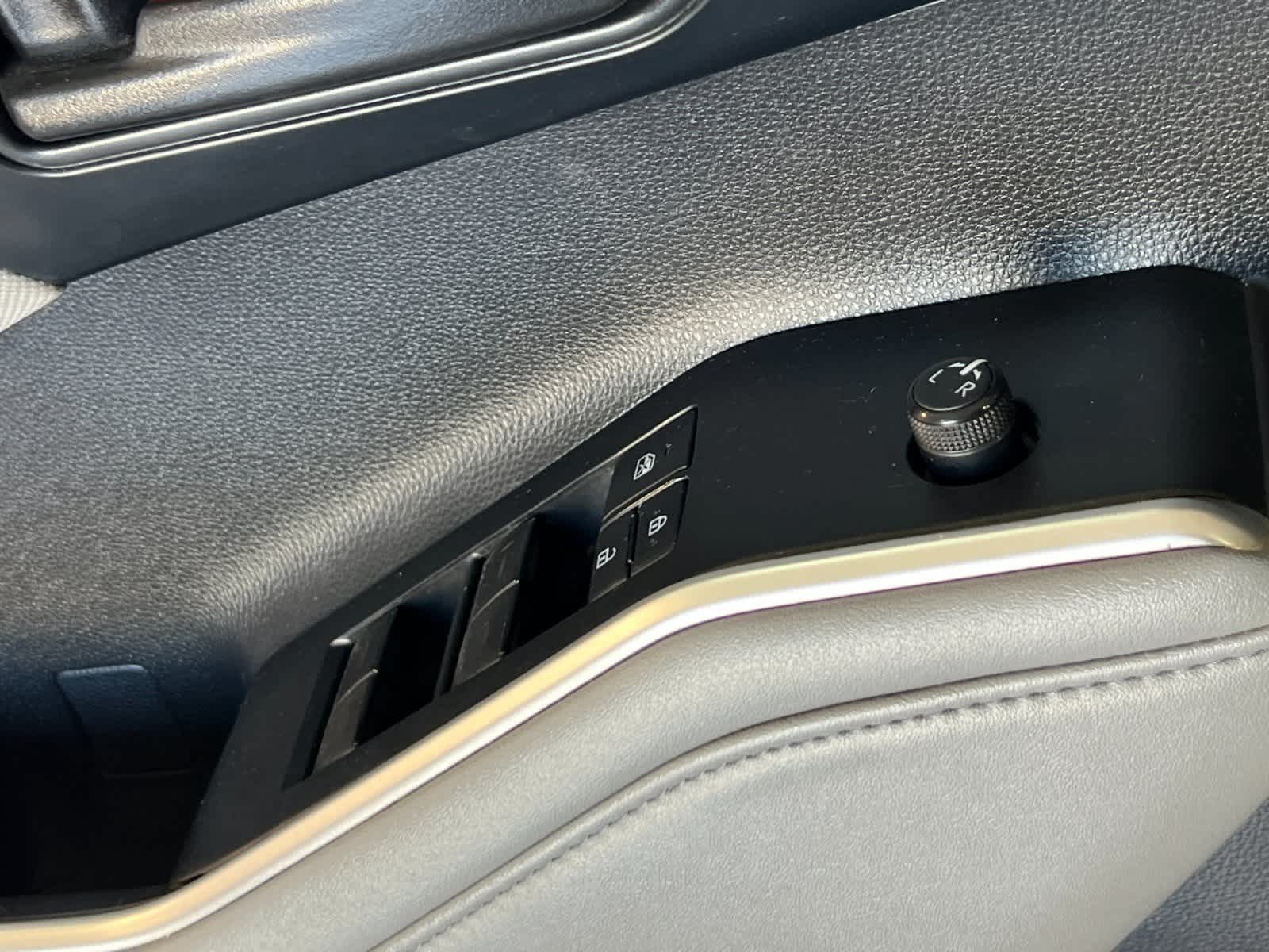 Thumbnail: 2022 Toyota Highlander - 13