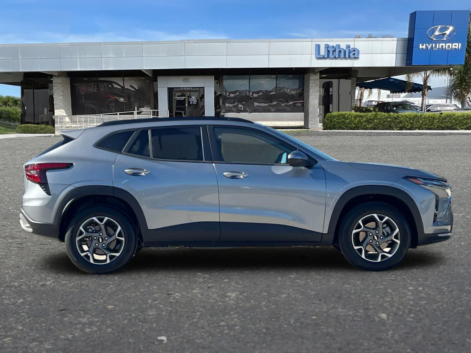 Thumbnail: 2026 Chevrolet Trax - 9