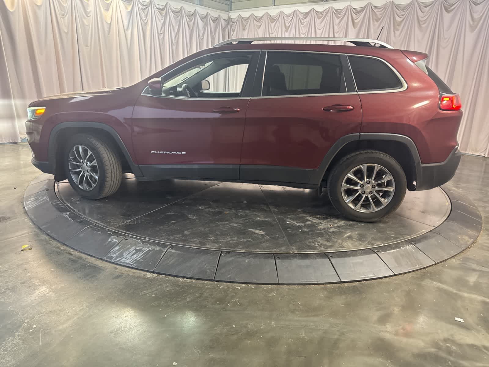 Thumbnail: 2019 Jeep Cherokee - 7
