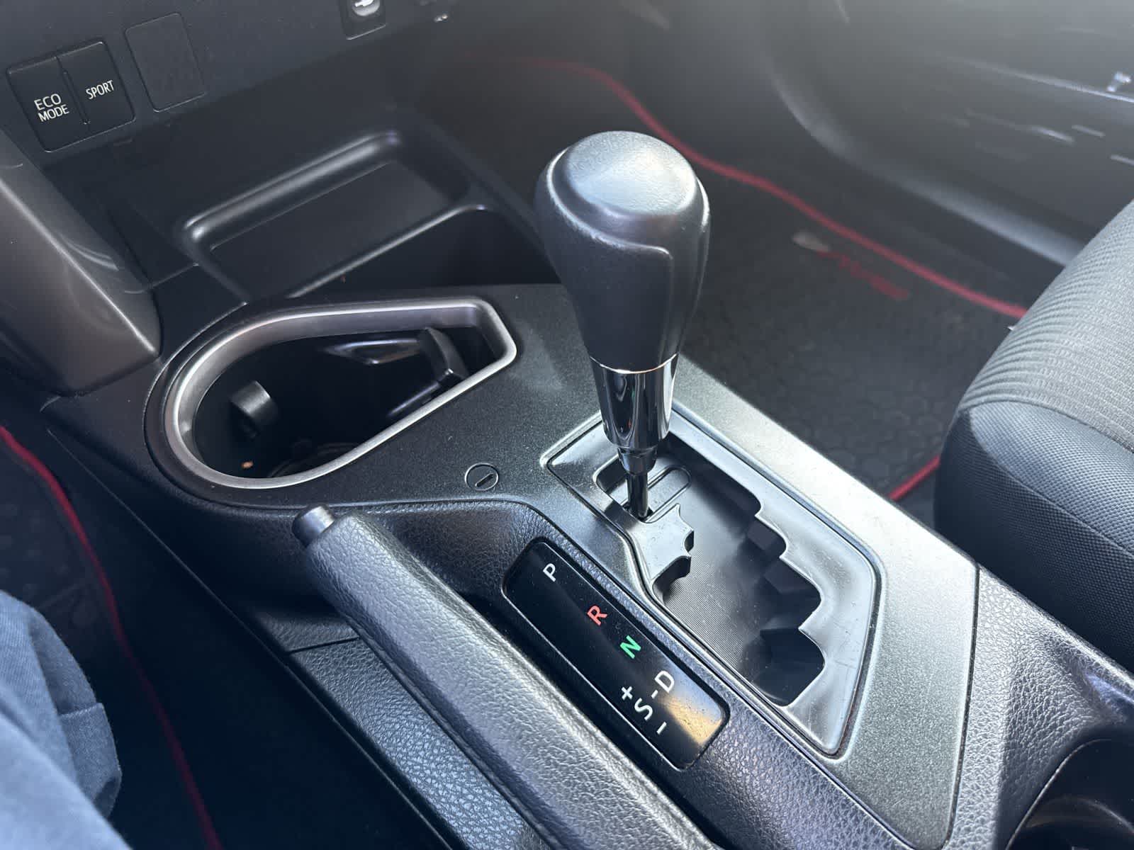 Thumbnail: 2017 Toyota RAV4 - 28